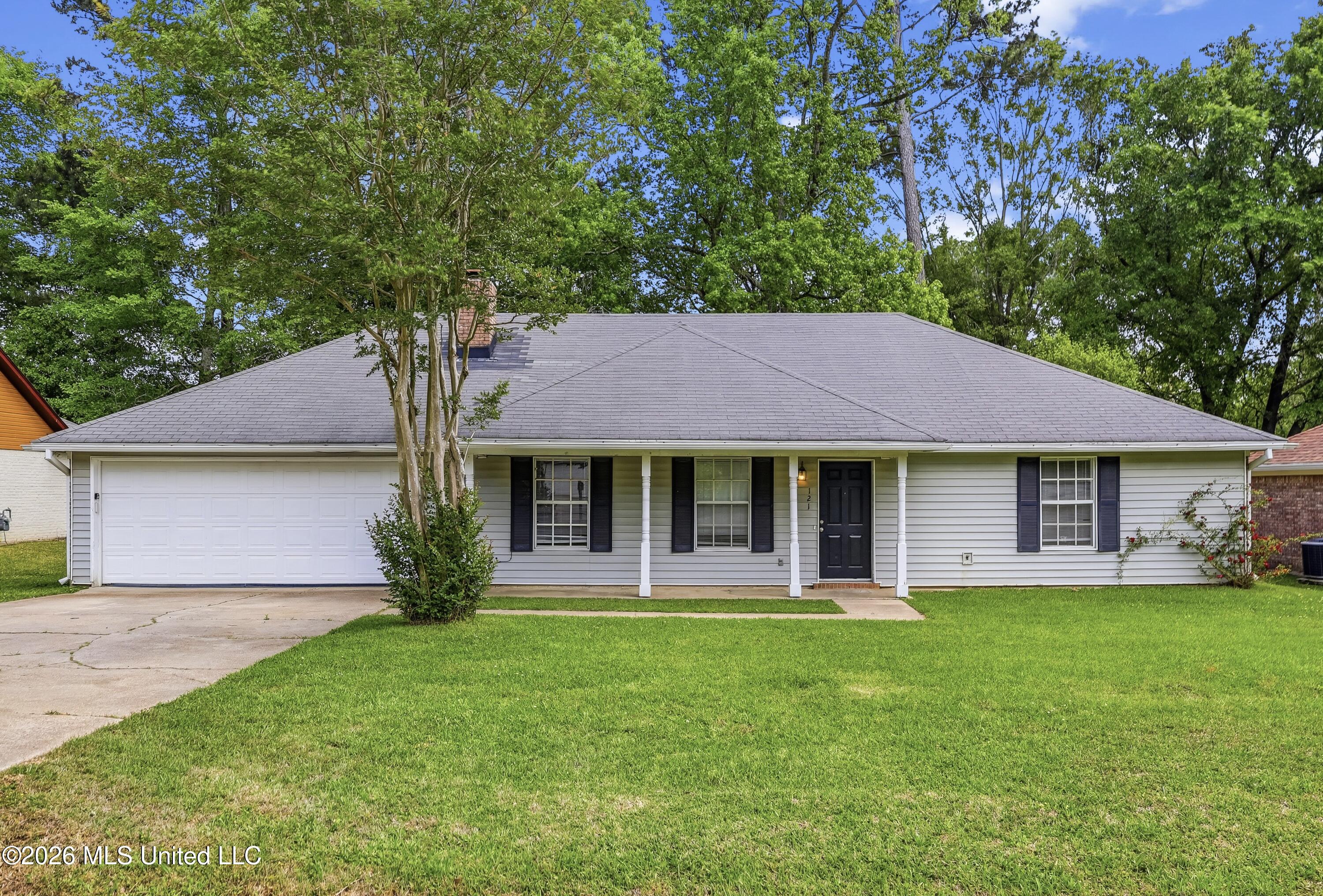 121 Bellegrove Circle Property Photo 1