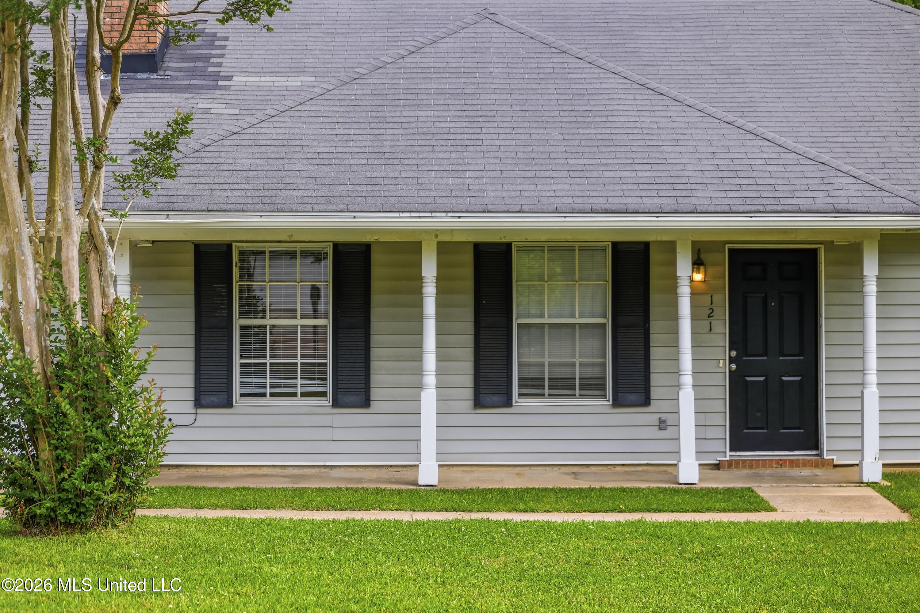 121 Bellegrove Circle Property Photo 2