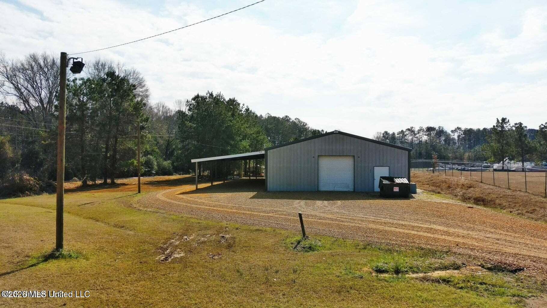 366 Ne Dale Trail Property Photo 4