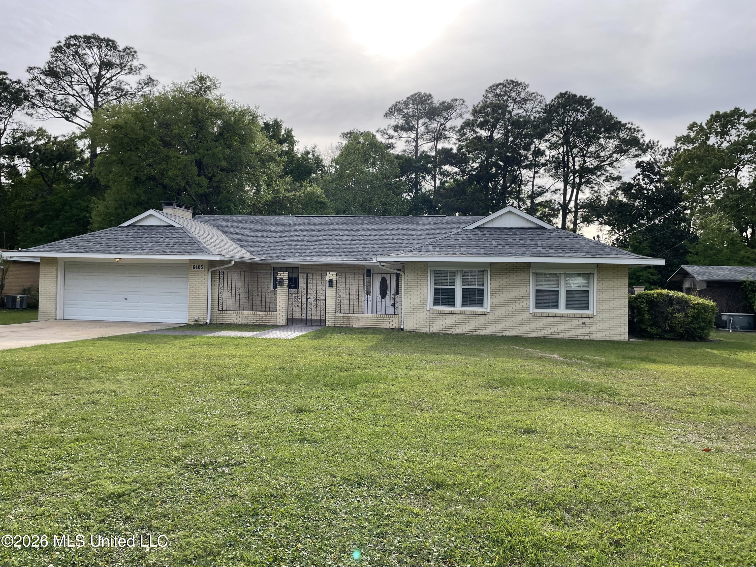 6405 W Shore Drive Property Photo 1