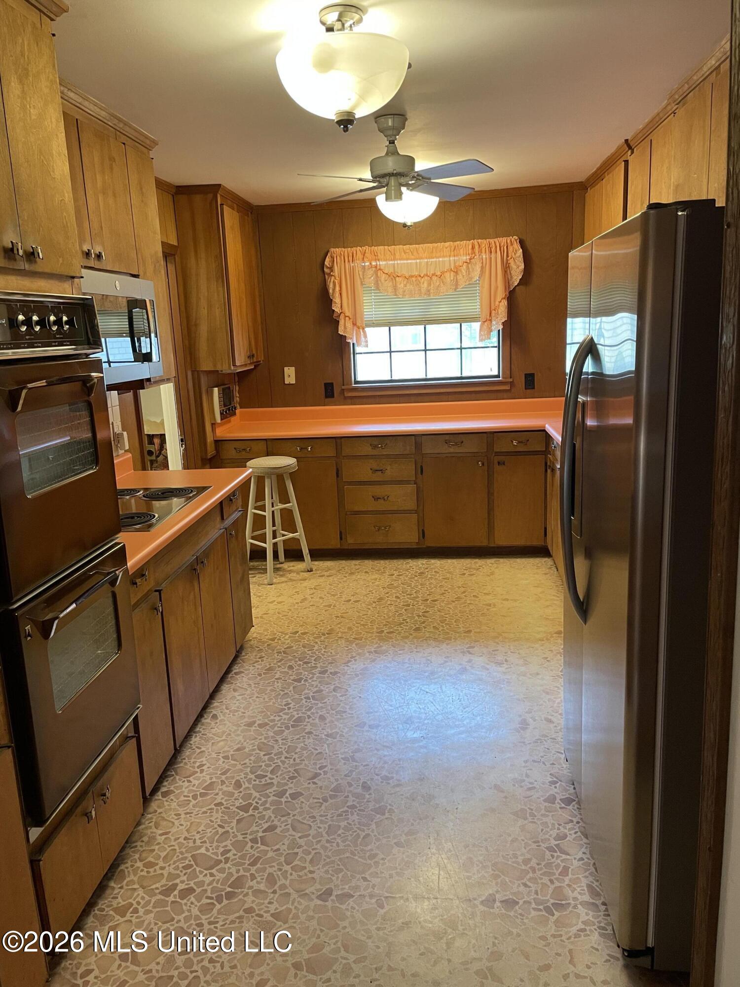 6405 W Shore Drive Property Photo 9