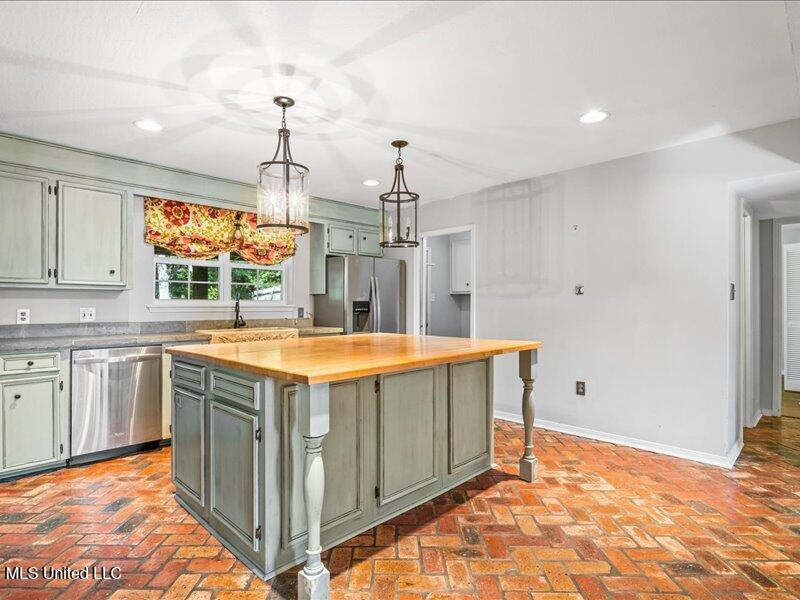 215 Wildwood Trace Property Photo 9