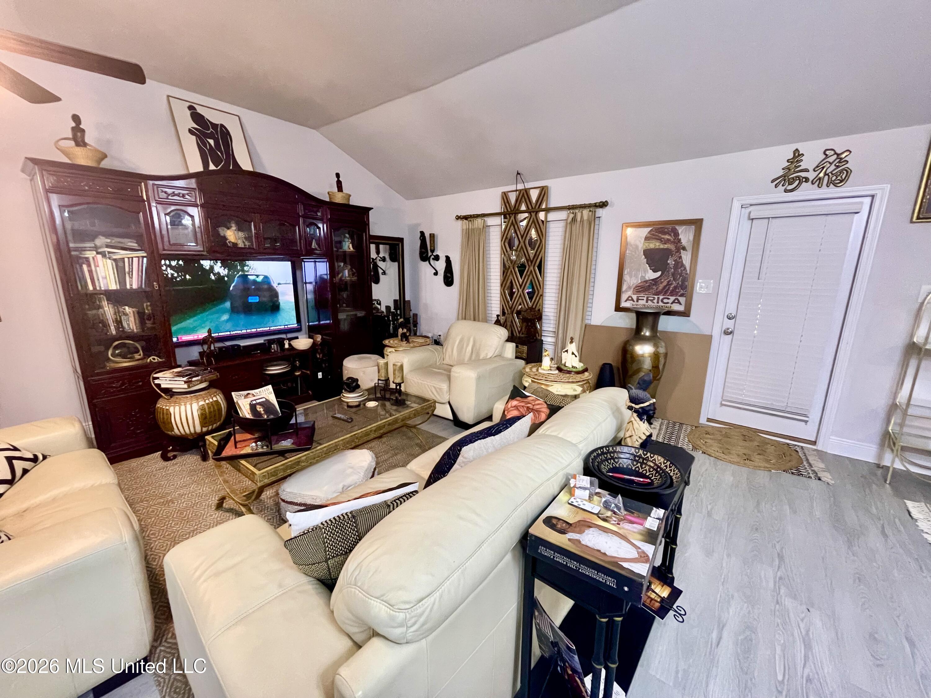 6214 Saphire Lane Property Photo 11