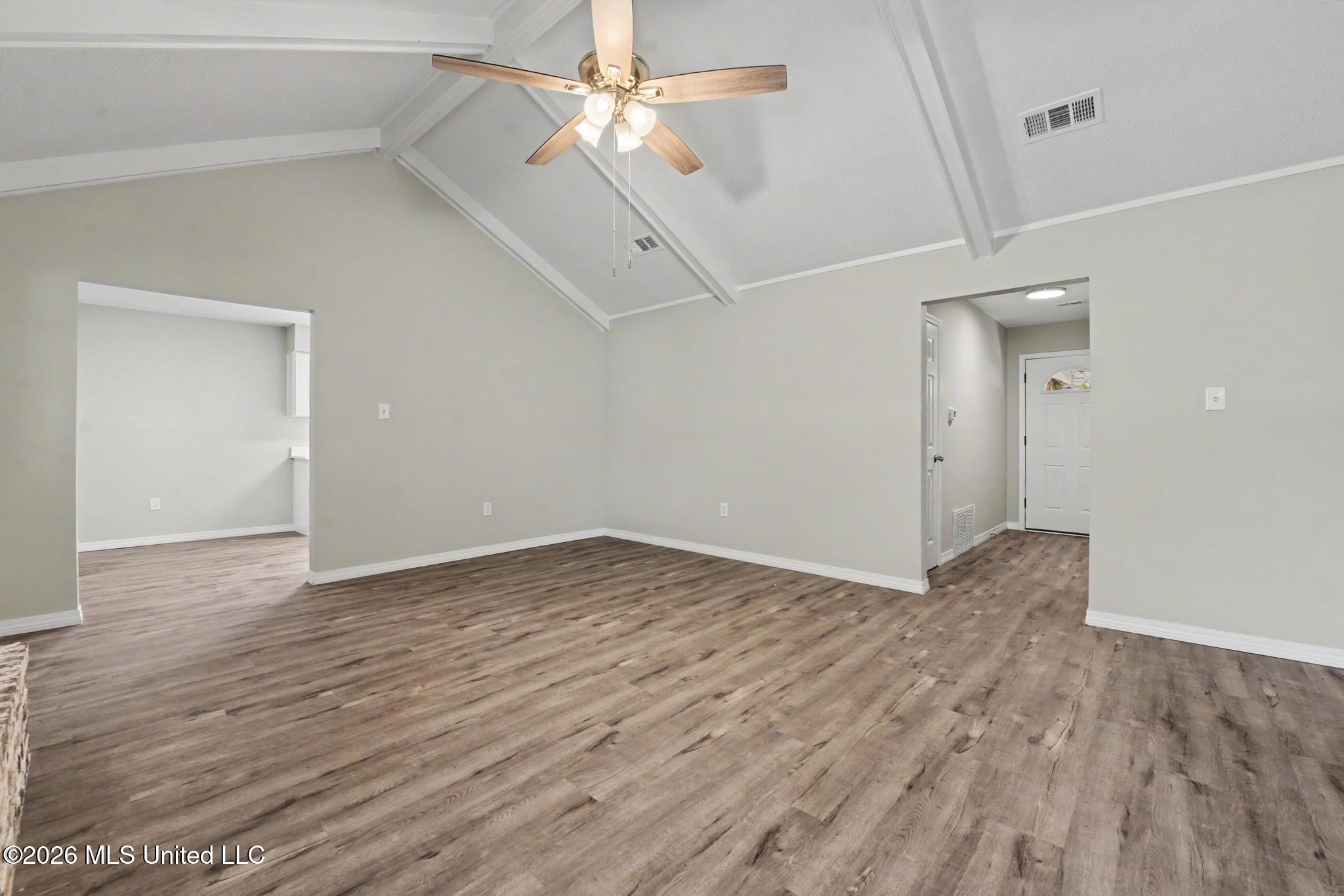 15244 Ginger Cove Property Photo 4