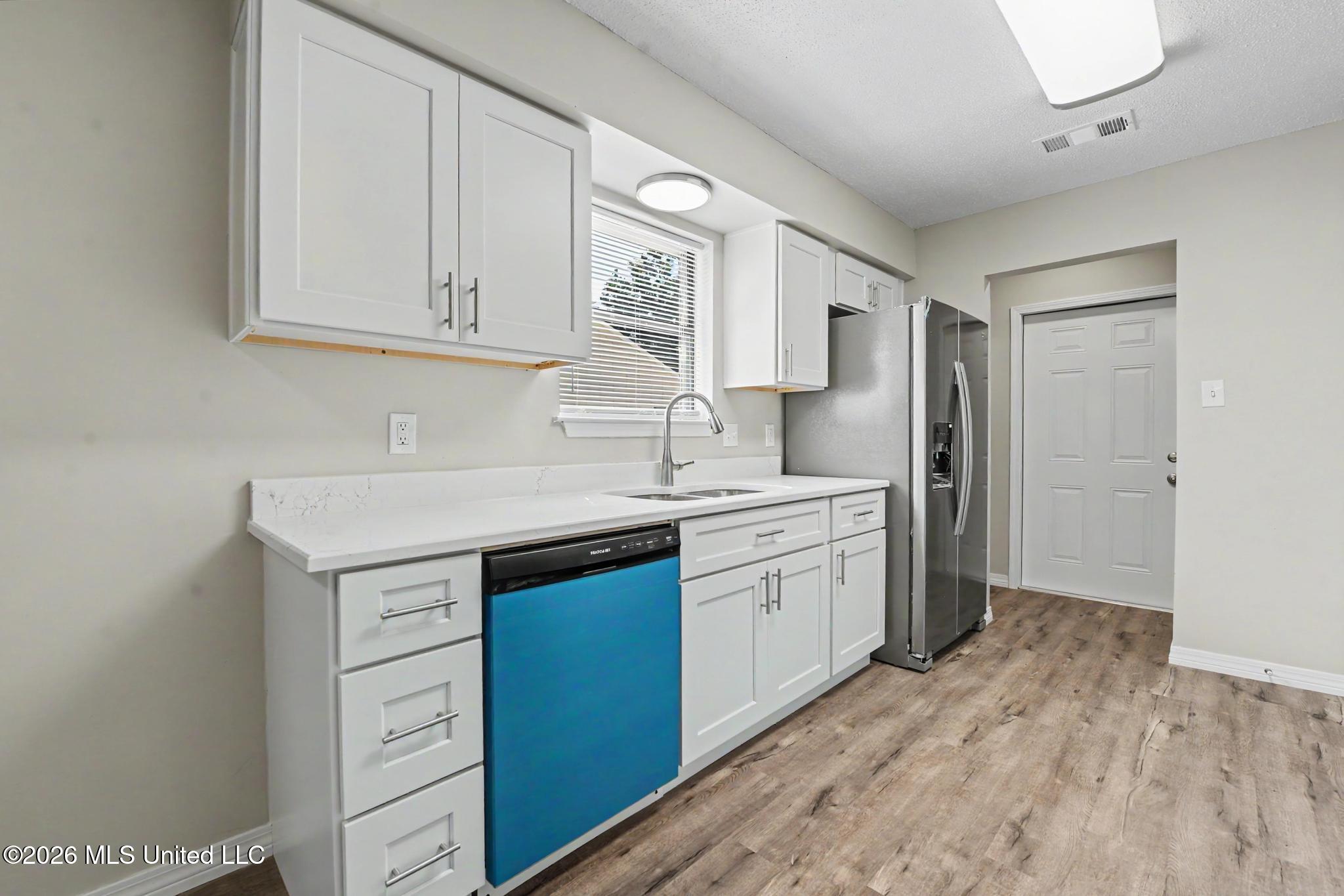 15244 Ginger Cove Property Photo 6