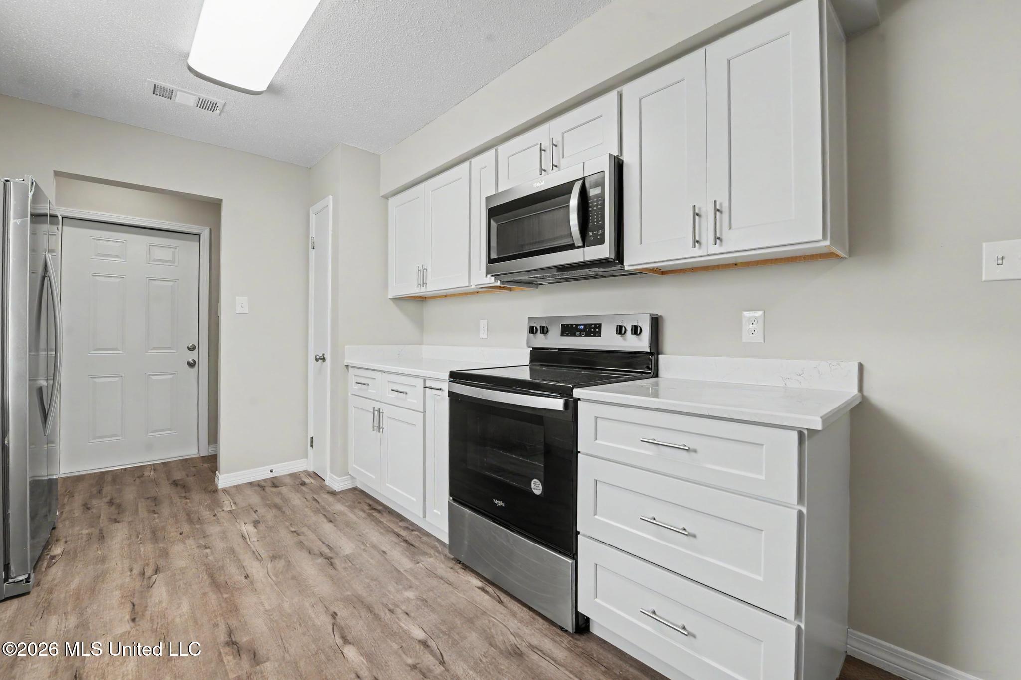 15244 Ginger Cove Property Photo 7