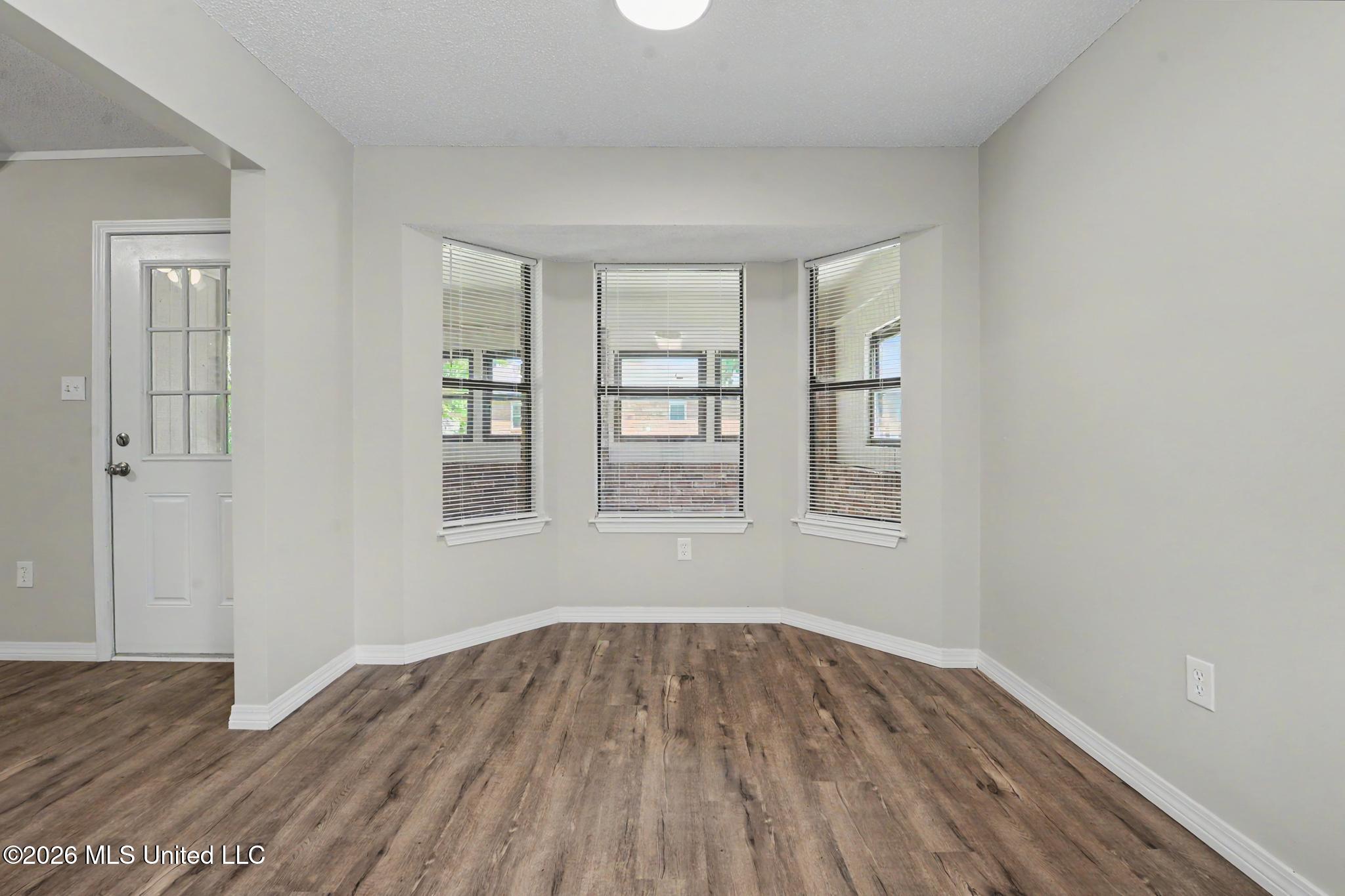 15244 Ginger Cove Property Photo 8