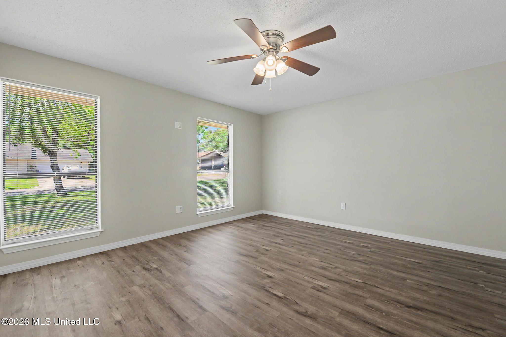 15244 Ginger Cove Property Photo 9
