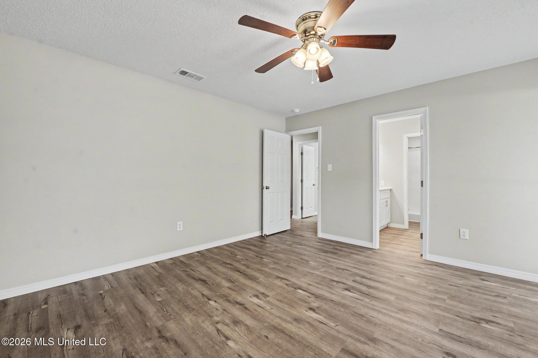 15244 Ginger Cove Property Photo 10