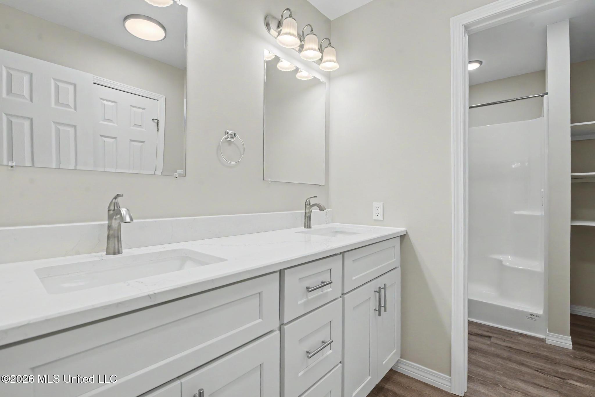 15244 Ginger Cove Property Photo 11