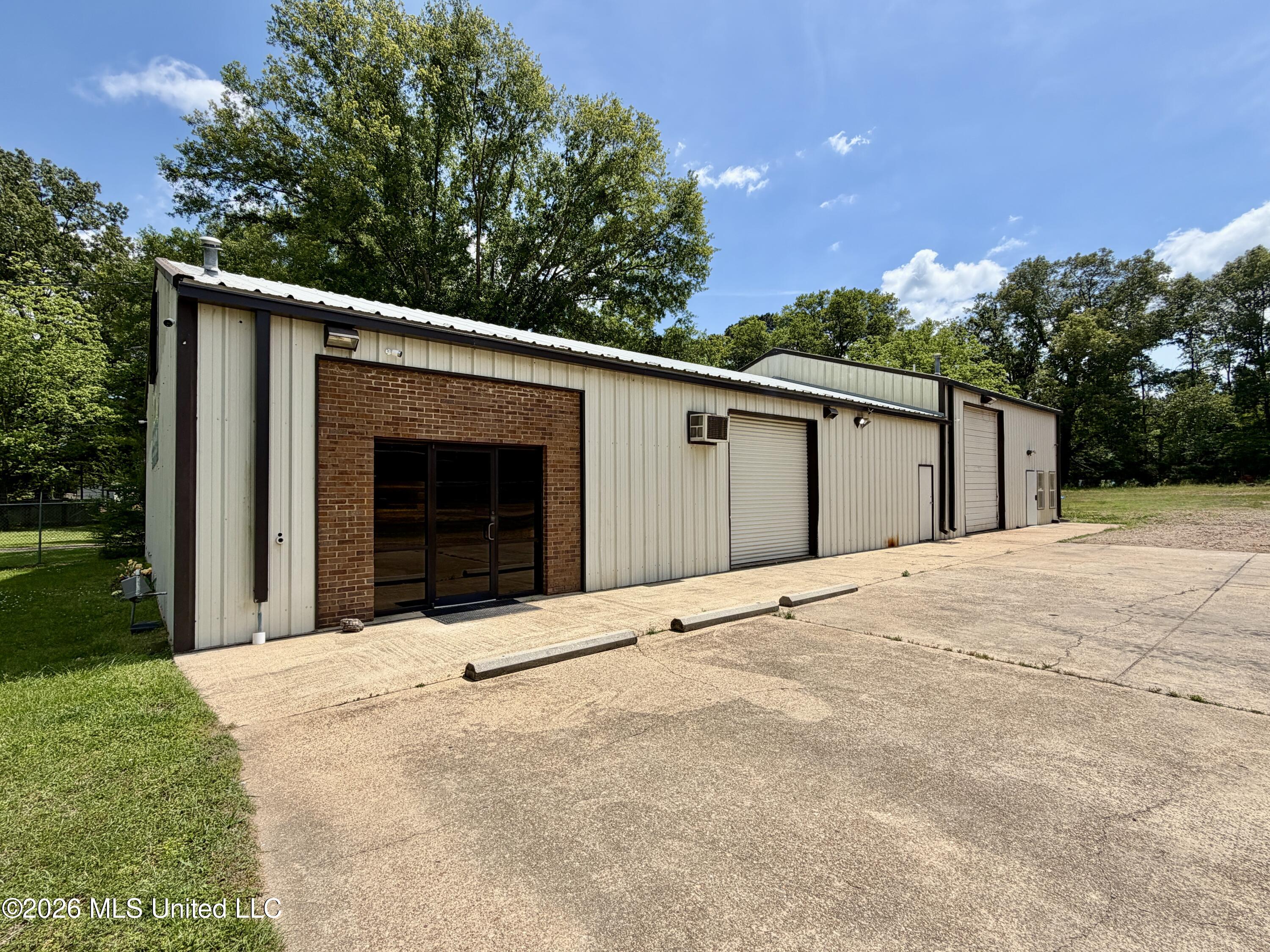 8071 N Mcraven Road Property Photo 6