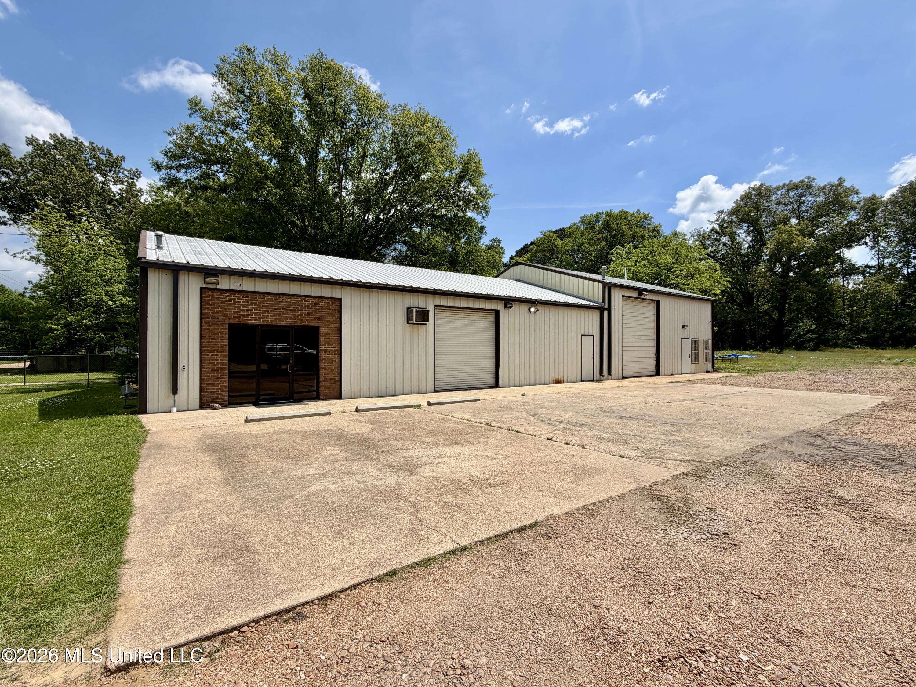 8071 N Mcraven Road Property Photo 7