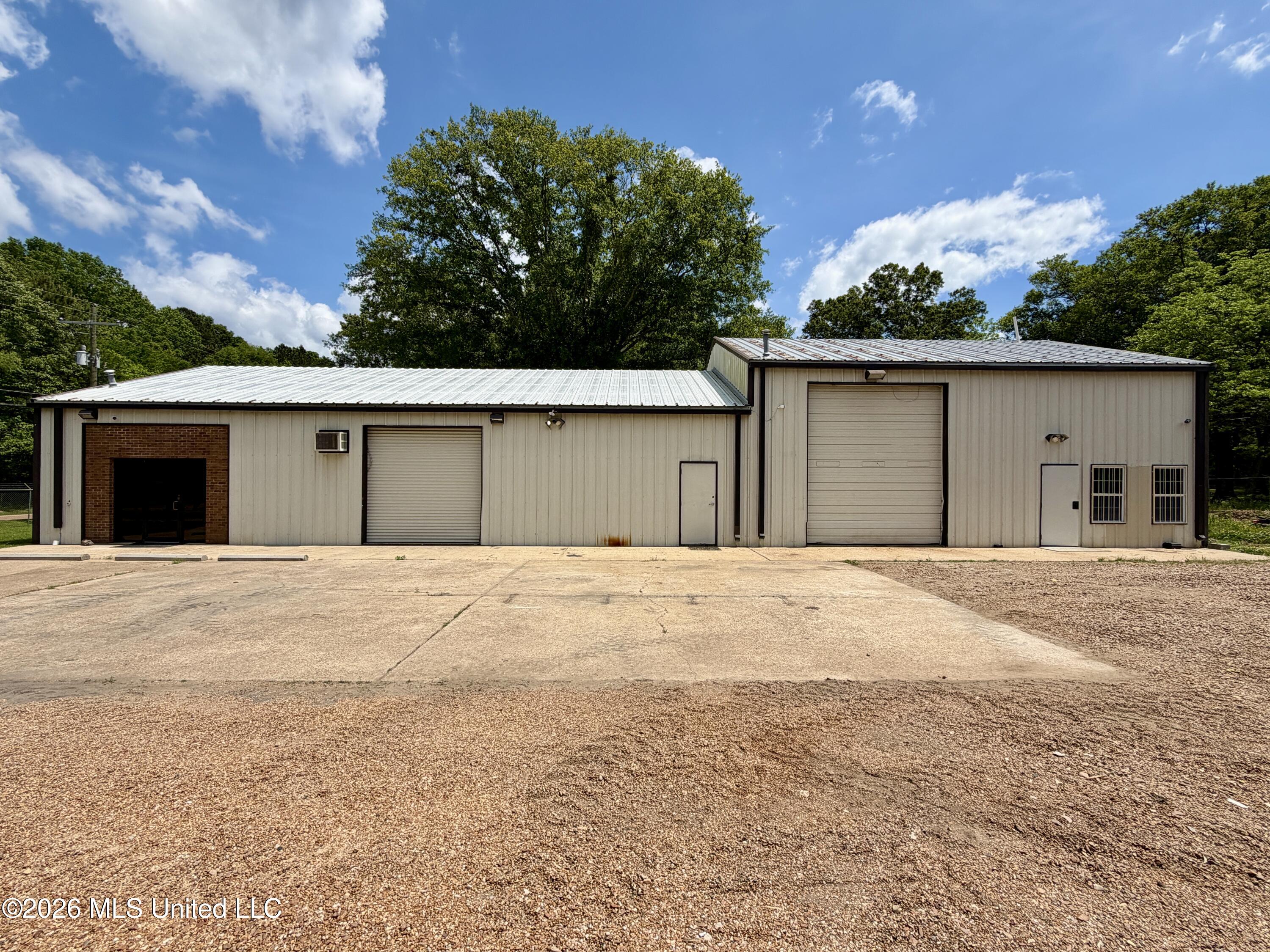8071 N Mcraven Road Property Photo 8