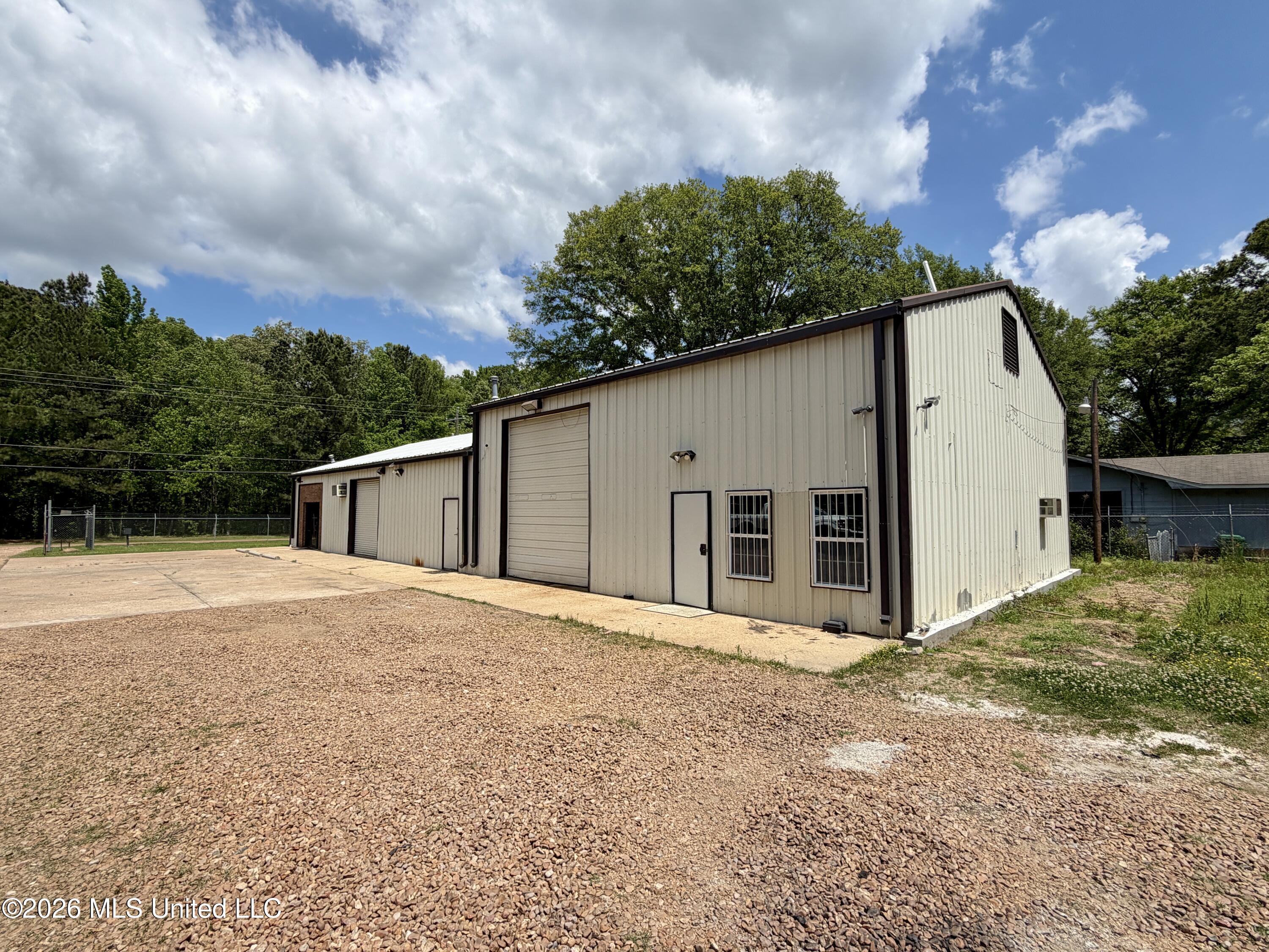8071 N Mcraven Road Property Photo 10