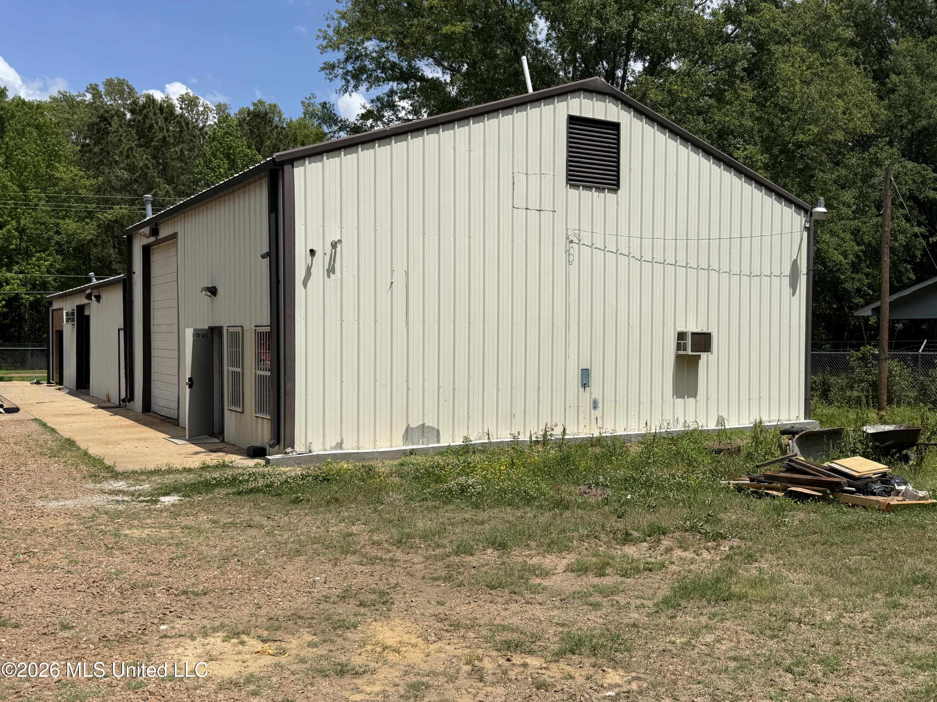 8071 N Mcraven Road Property Photo 11