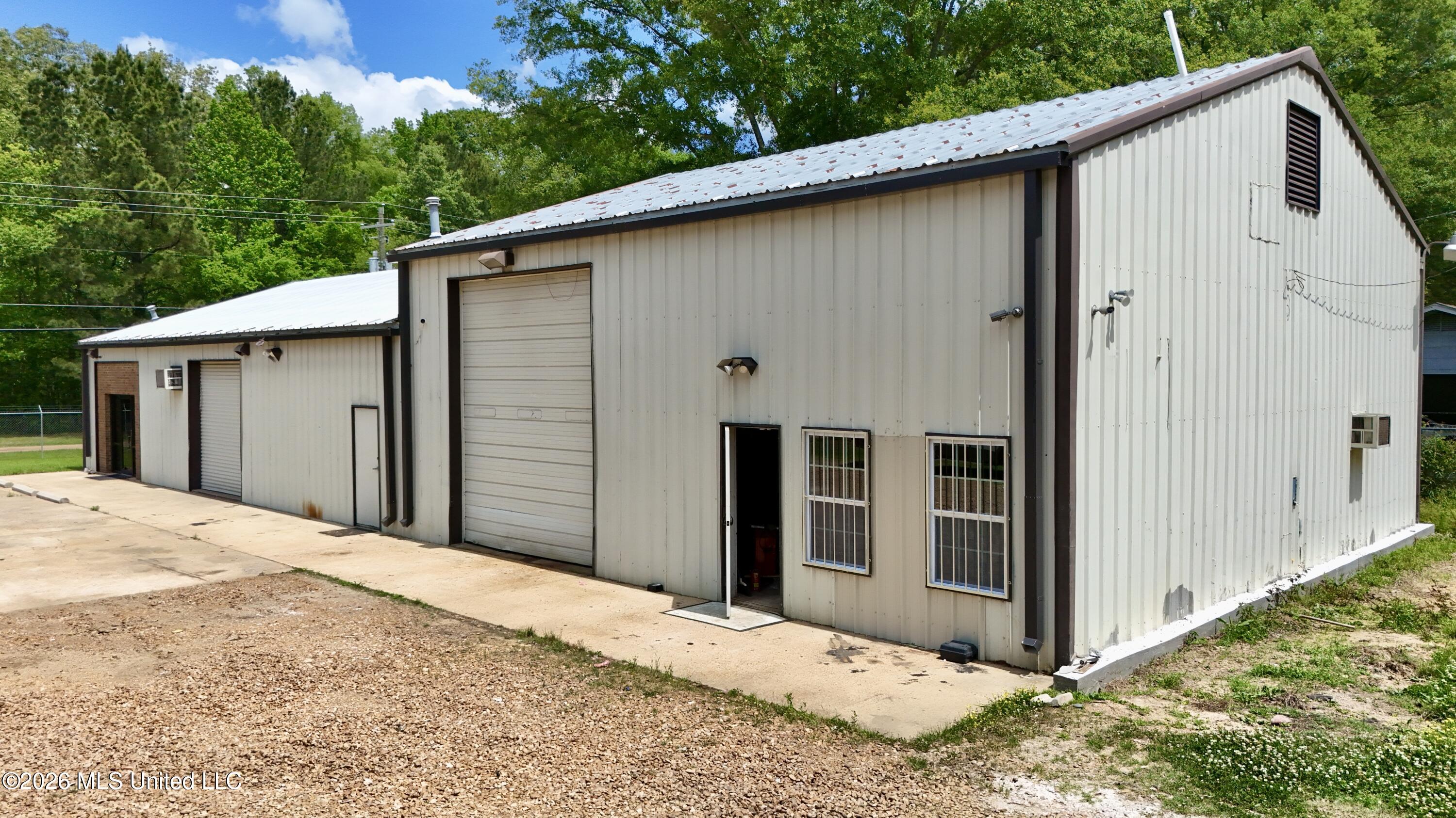 8071 N Mcraven Road Property Photo 12