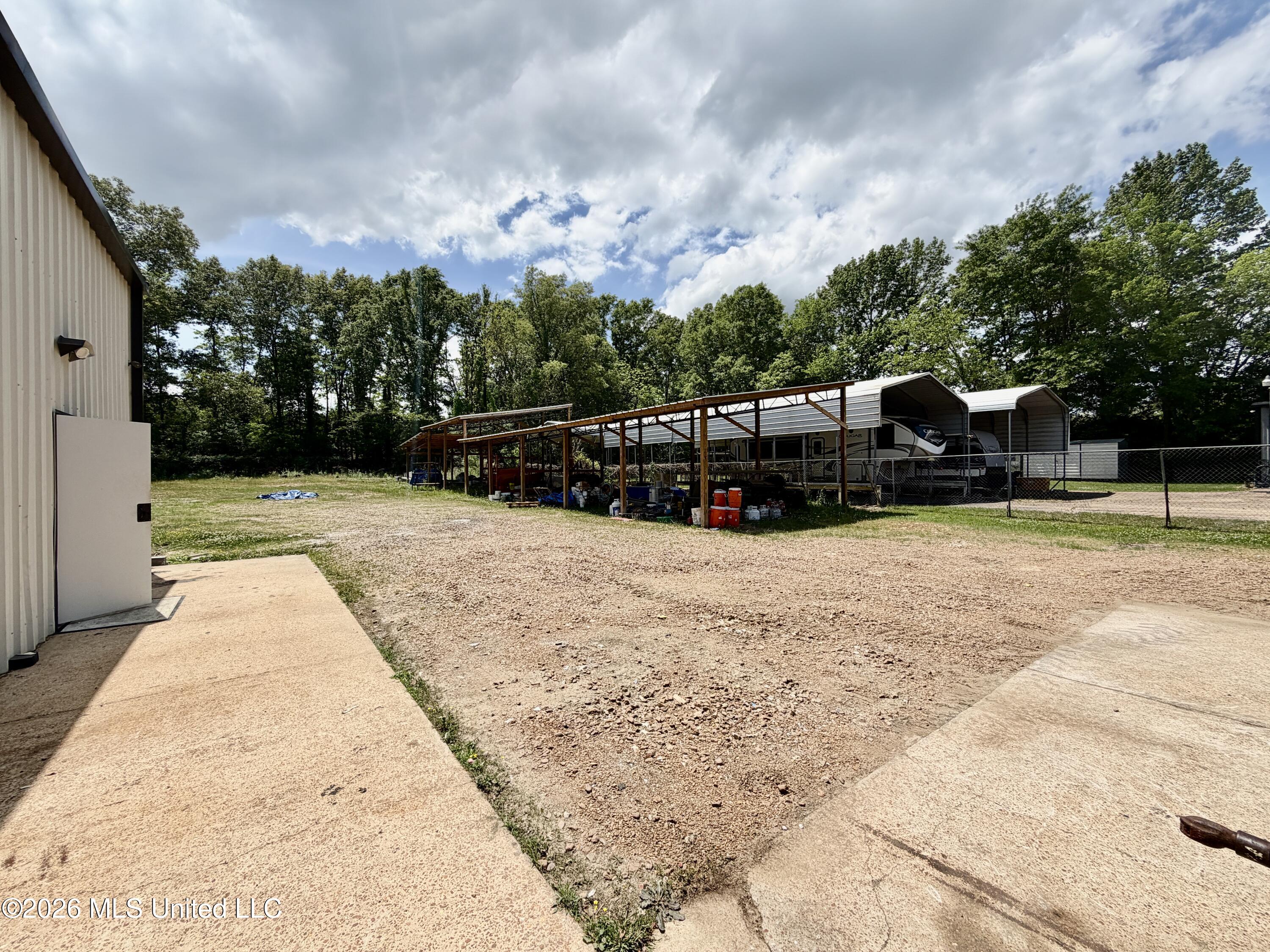 8071 N Mcraven Road Property Photo 15