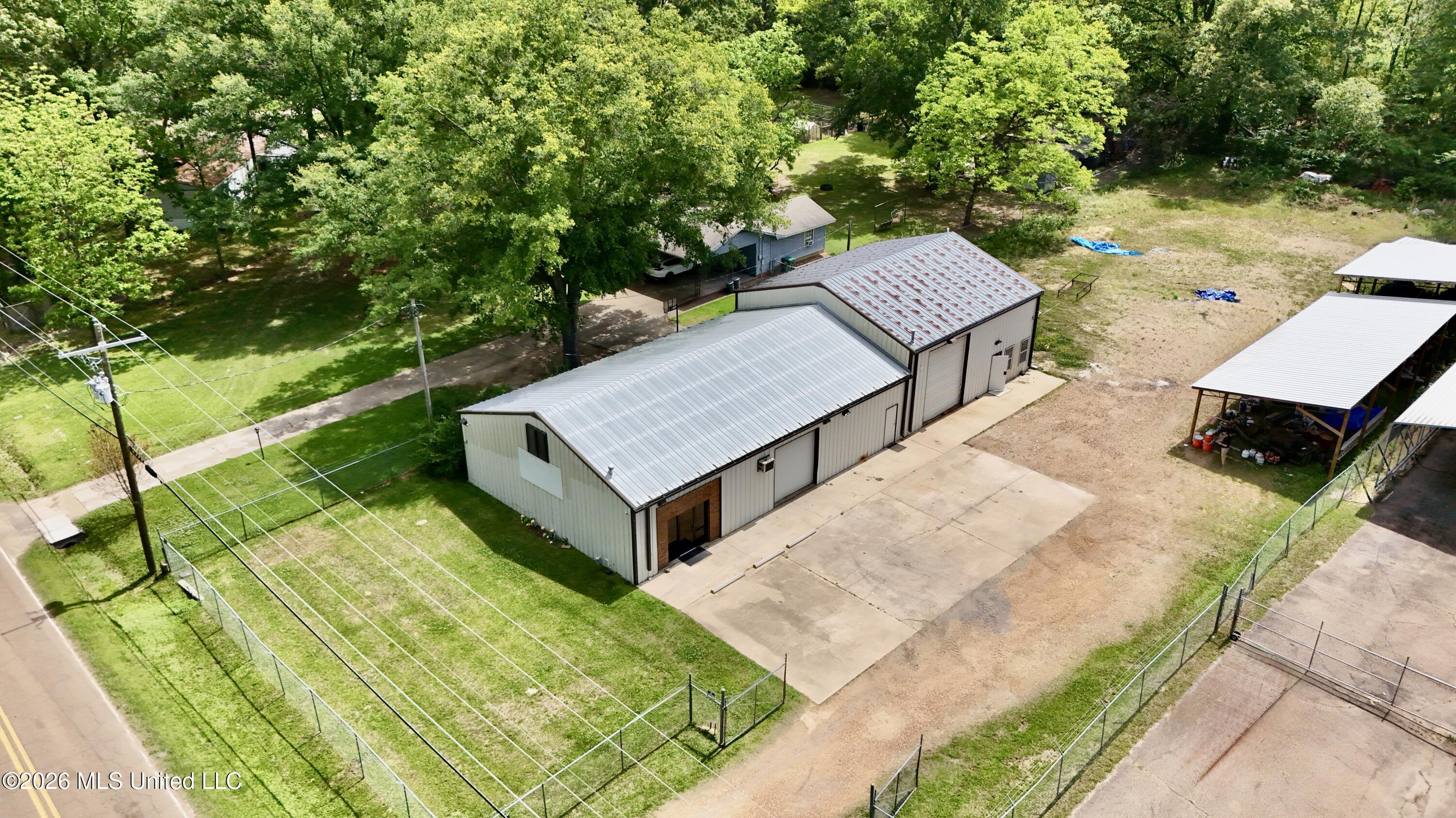8071 N Mcraven Road Property Photo 16