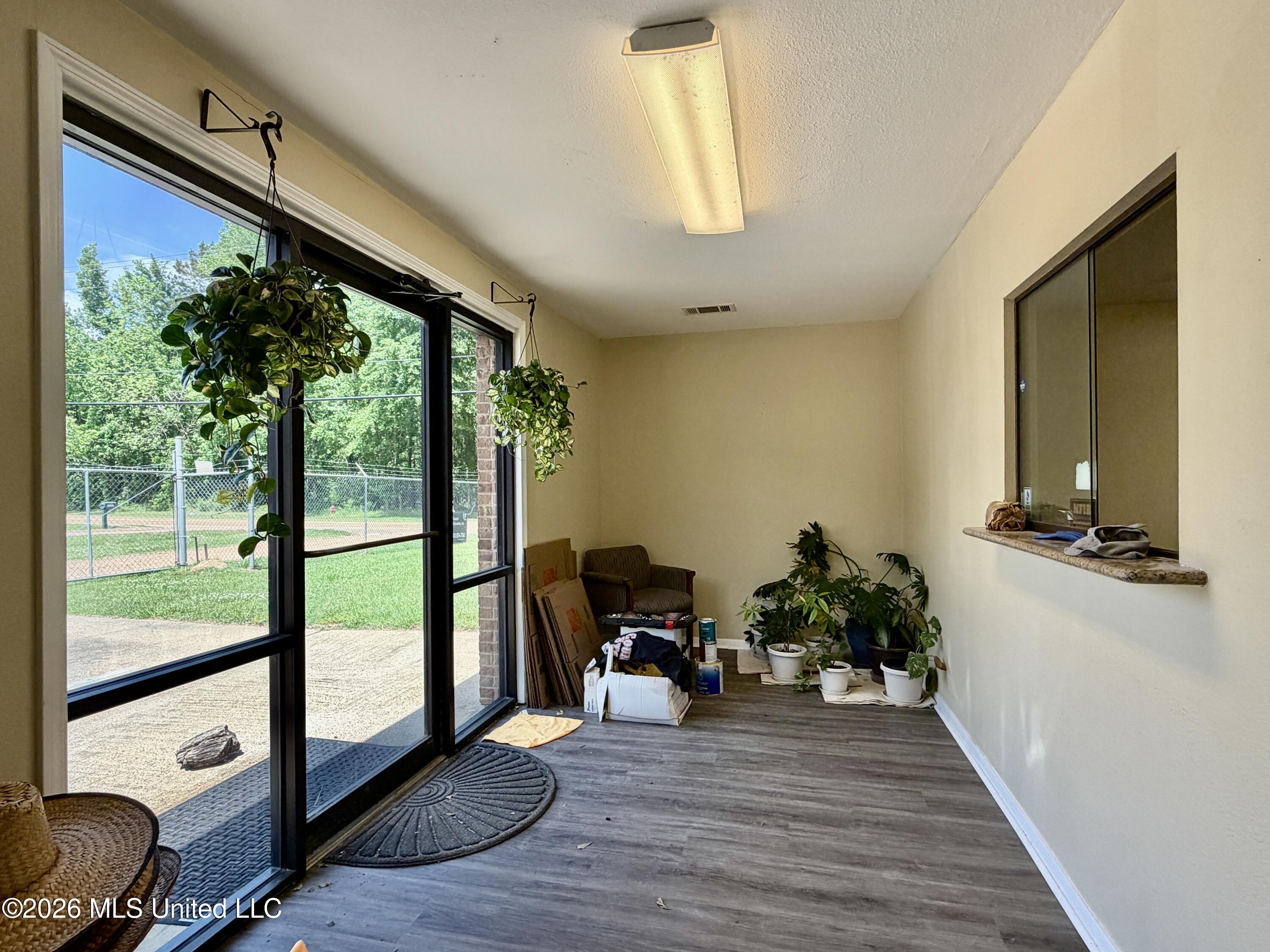 8071 N Mcraven Road Property Photo 18
