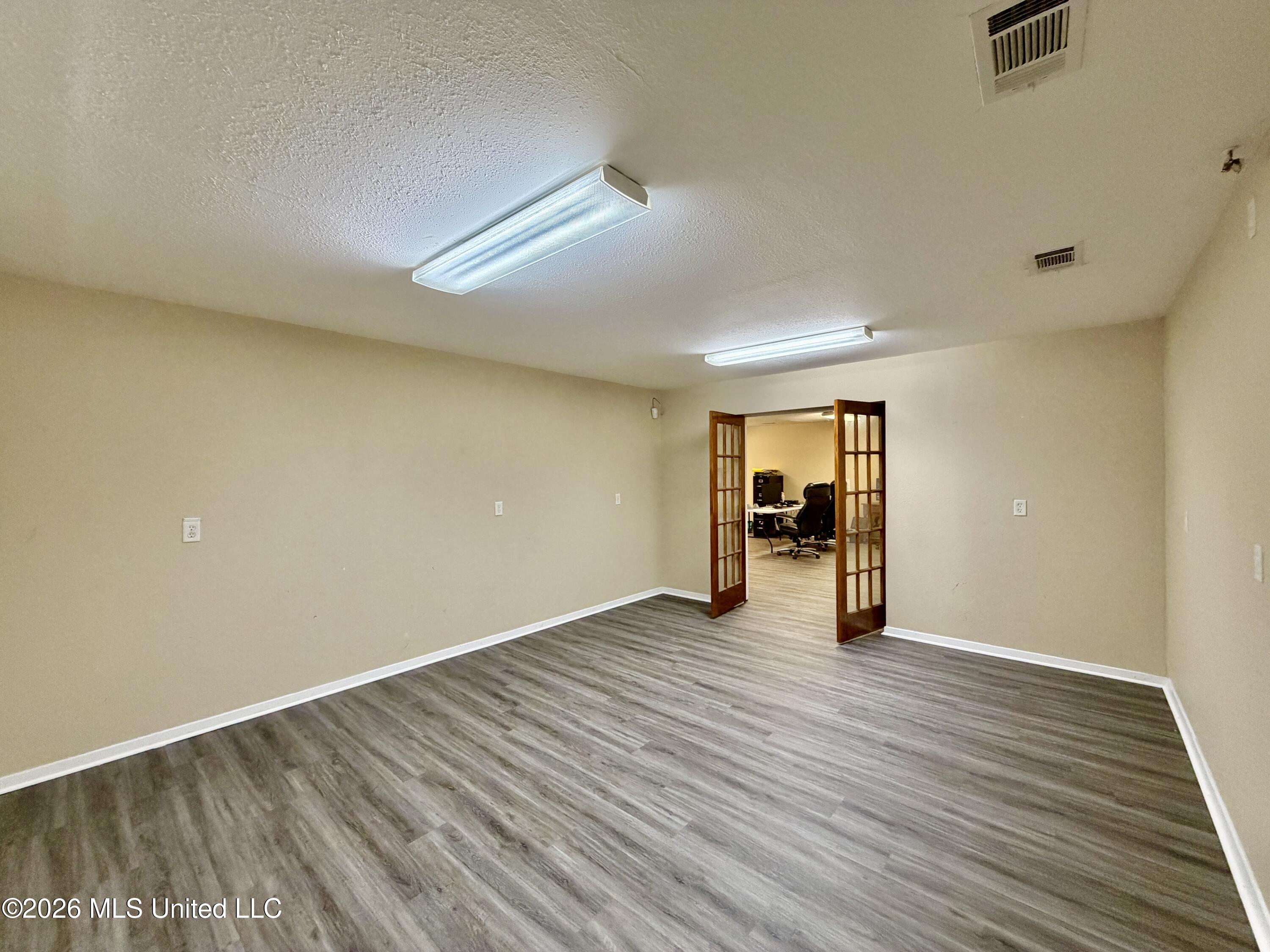 8071 N Mcraven Road Property Photo 21
