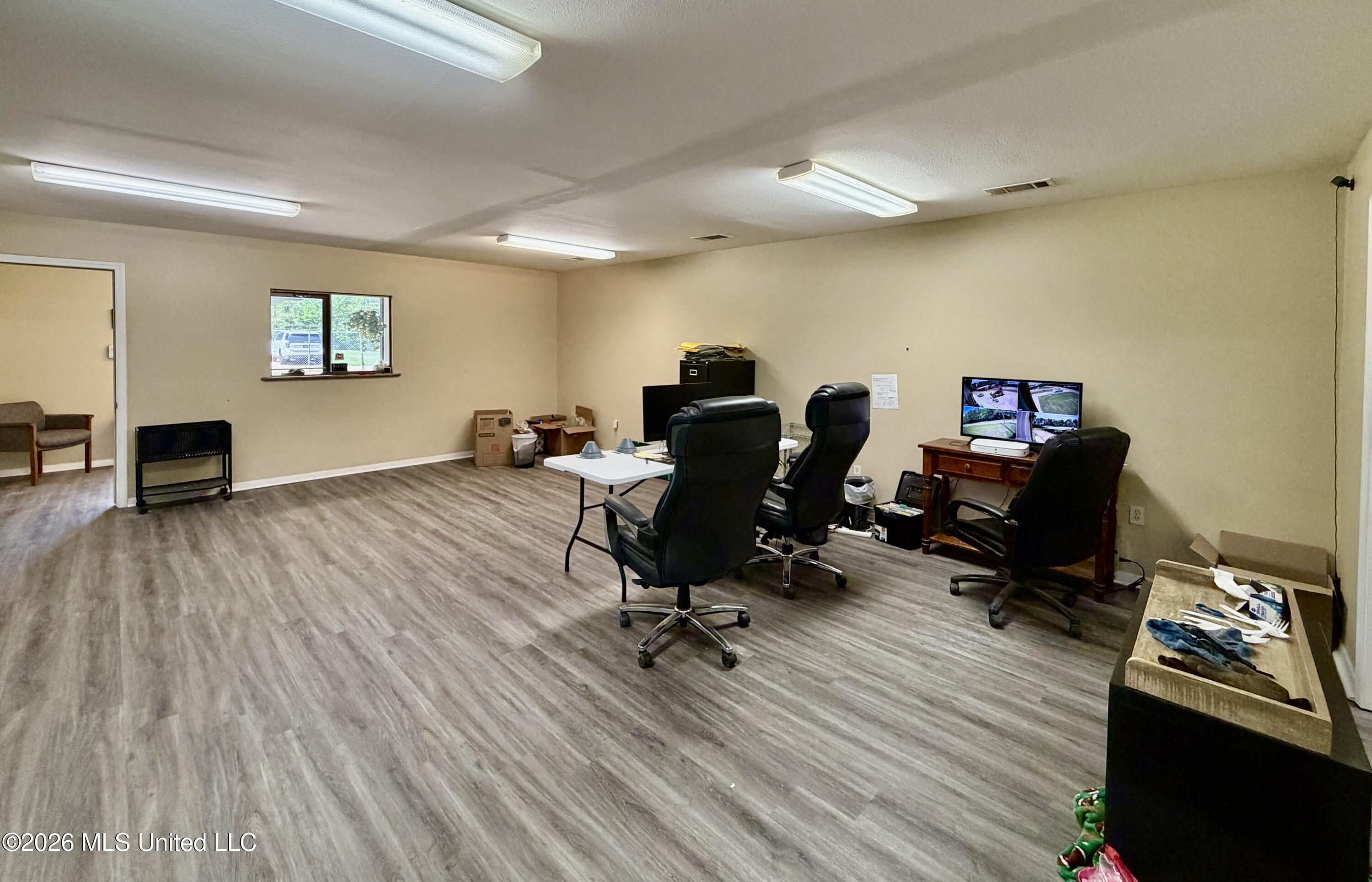 8071 N Mcraven Road Property Photo 23