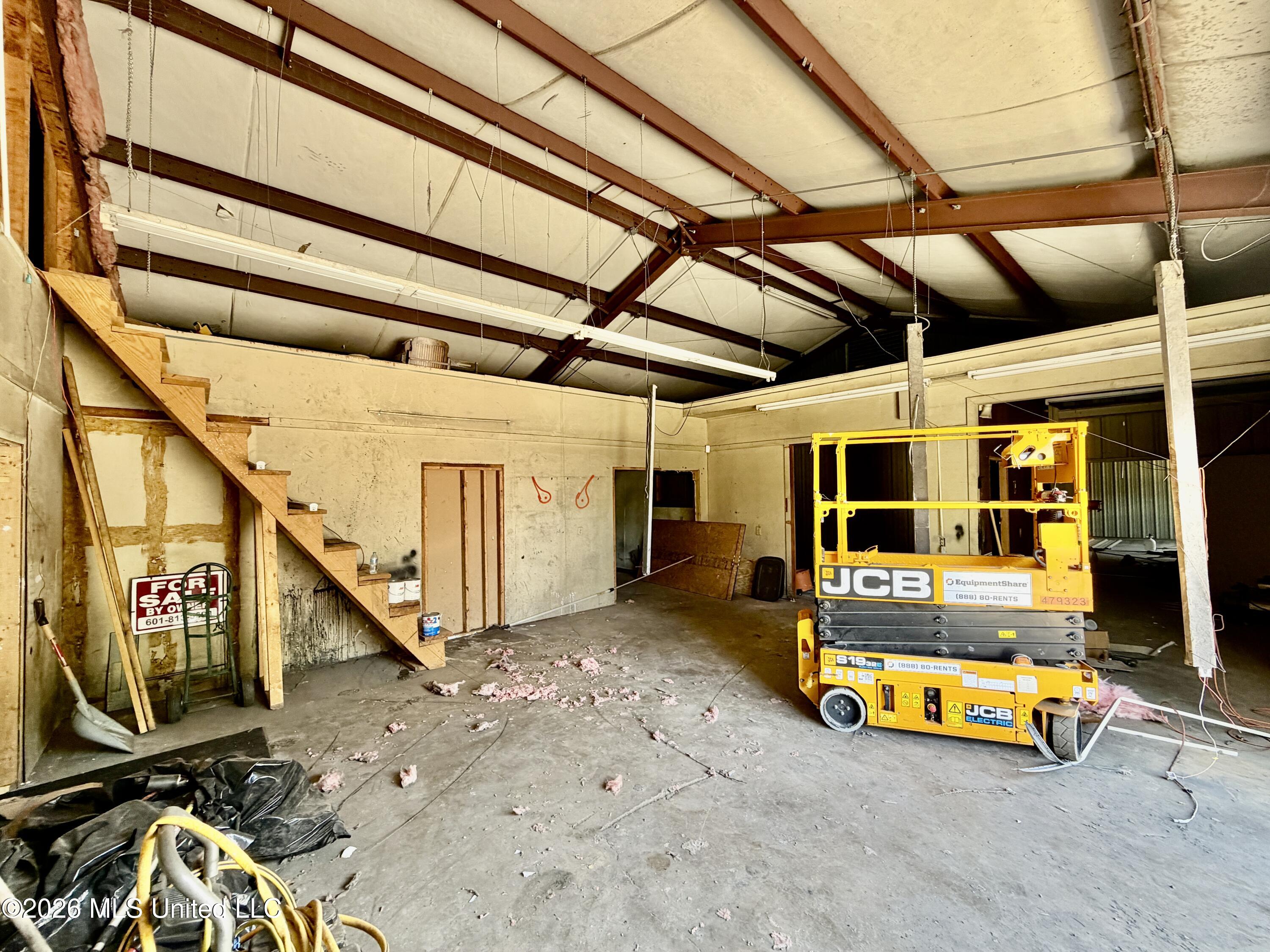 8071 N Mcraven Road Property Photo 28