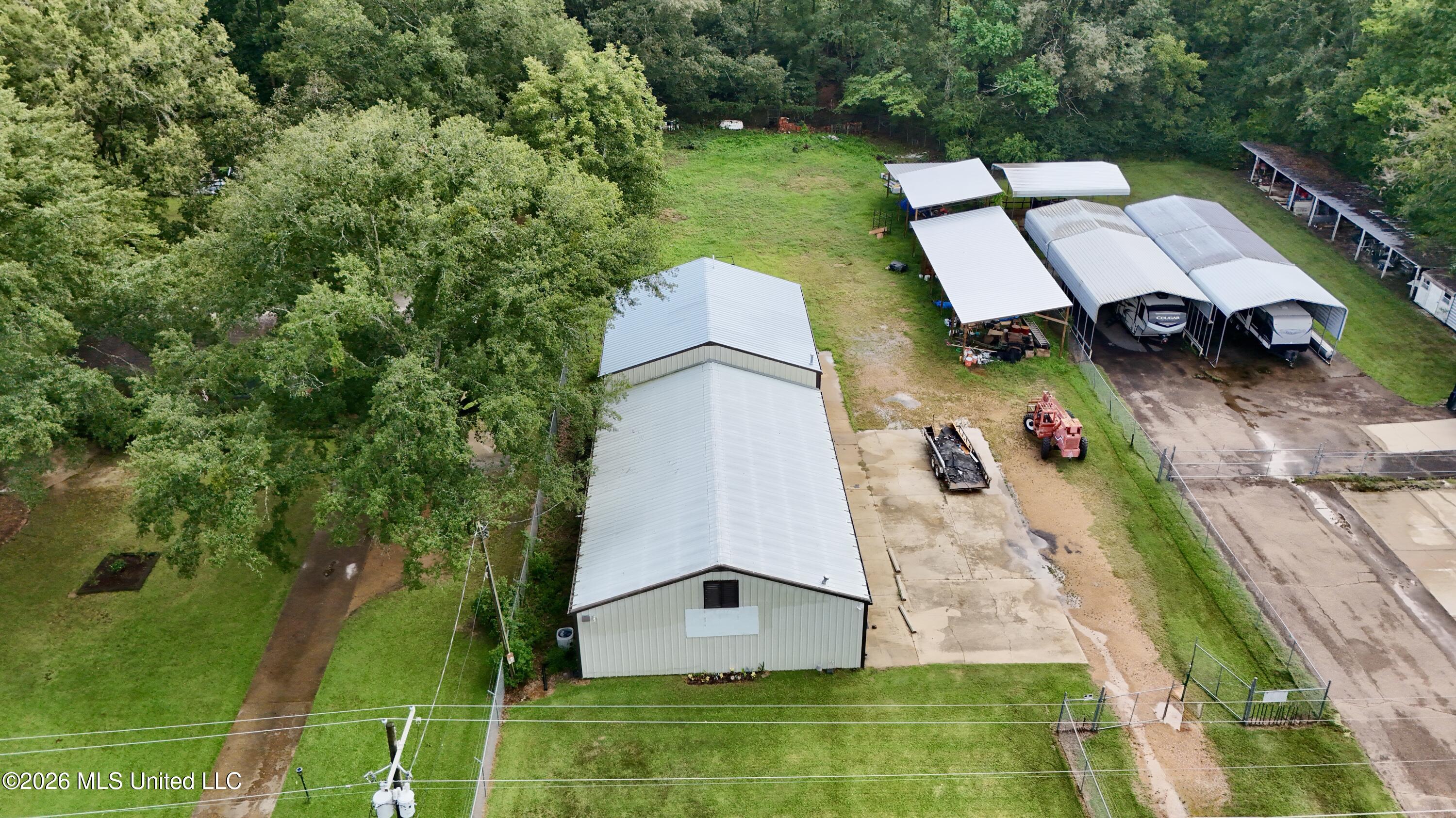 8071 N Mcraven Road Property Photo 12