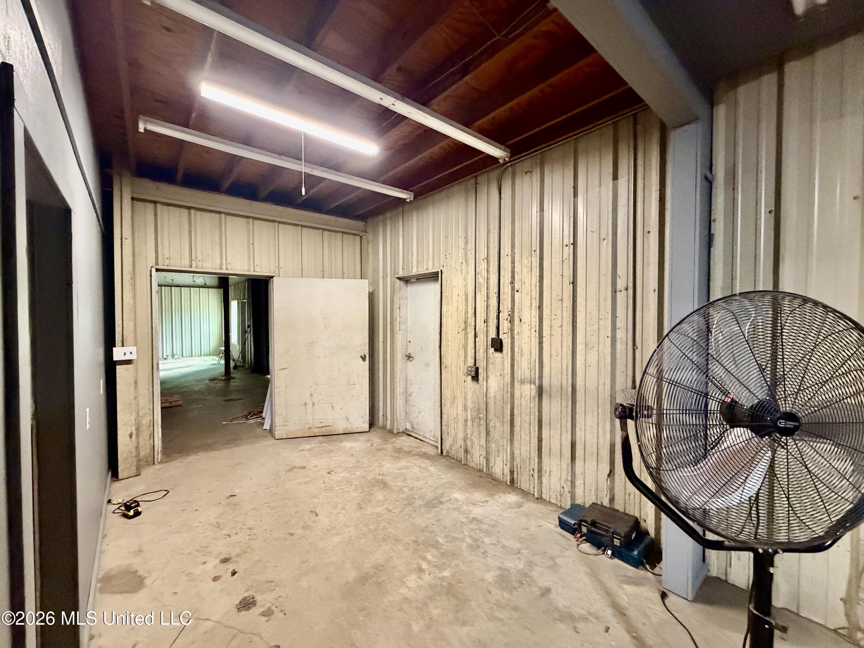 8071 N Mcraven Road Property Photo 32