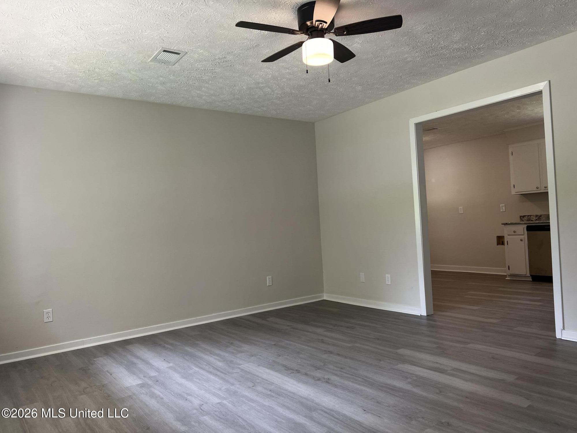 1846 Loring Road Property Photo 4