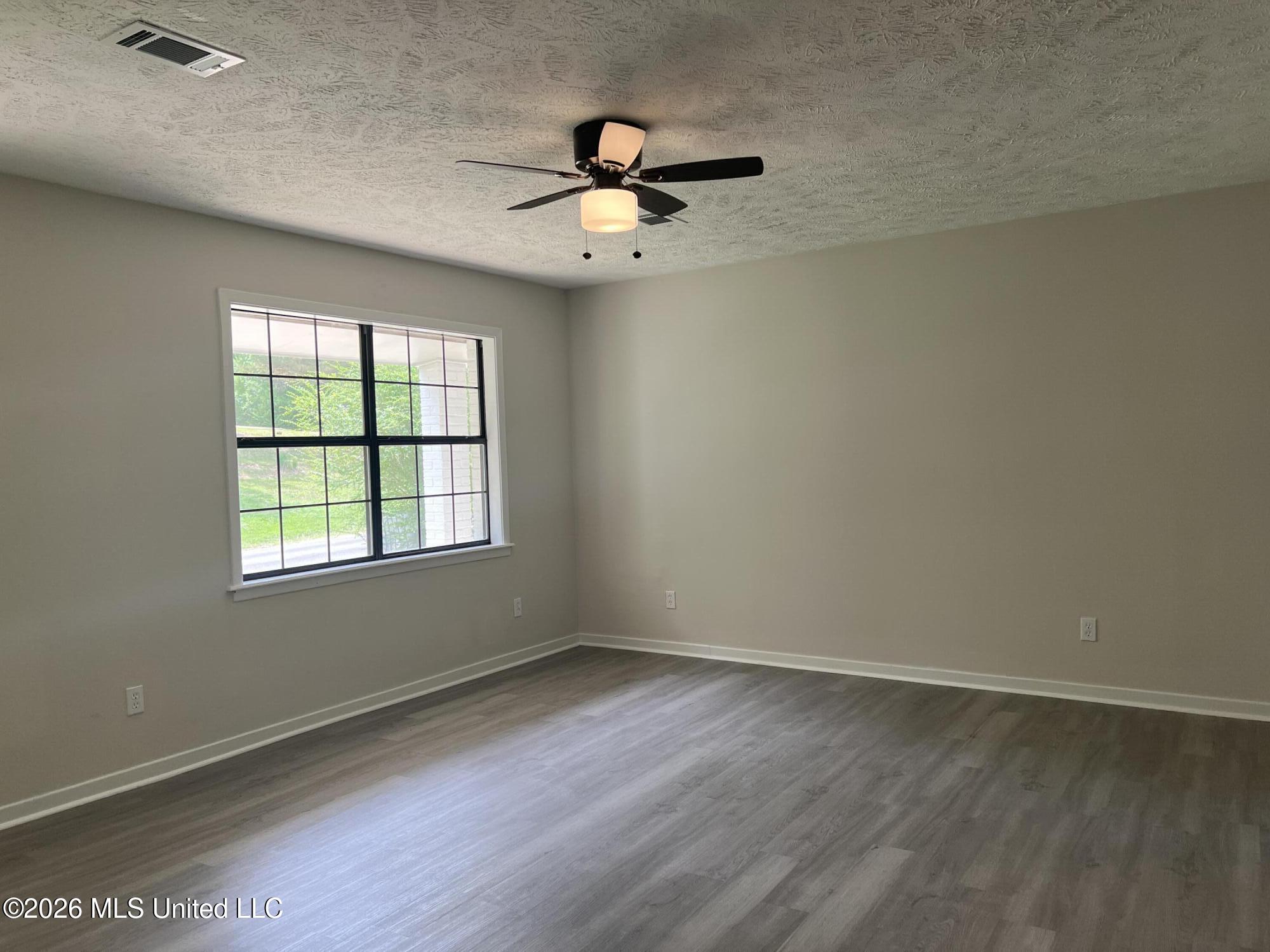 1846 Loring Road Property Photo 5
