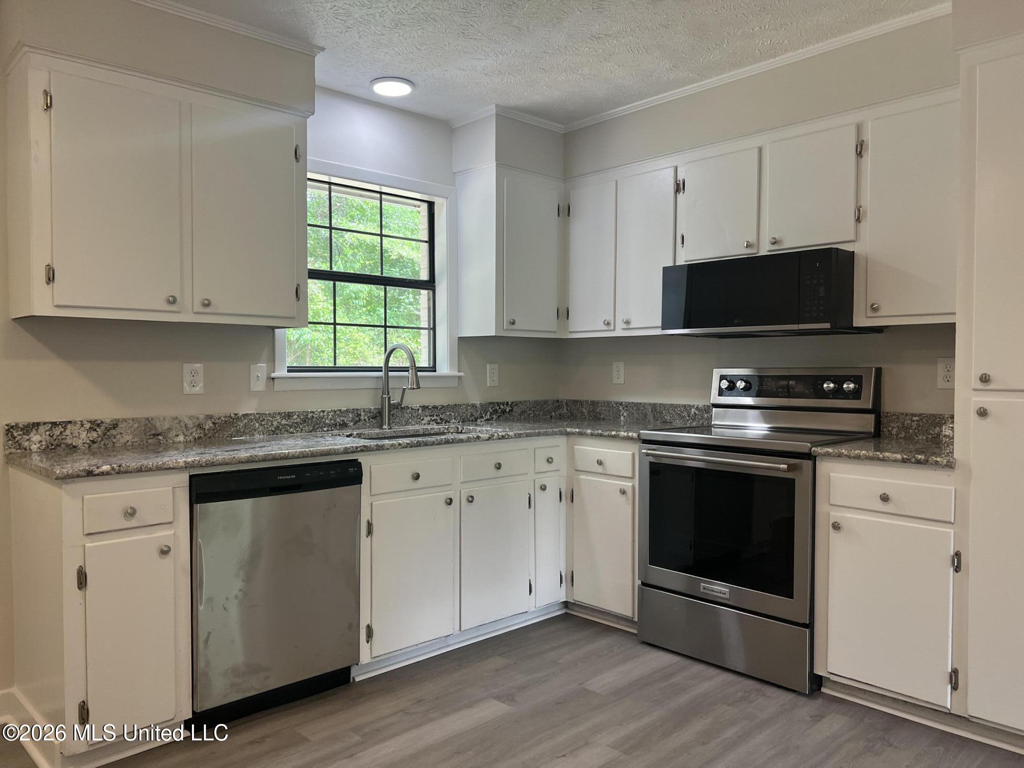 1846 Loring Road Property Photo 6