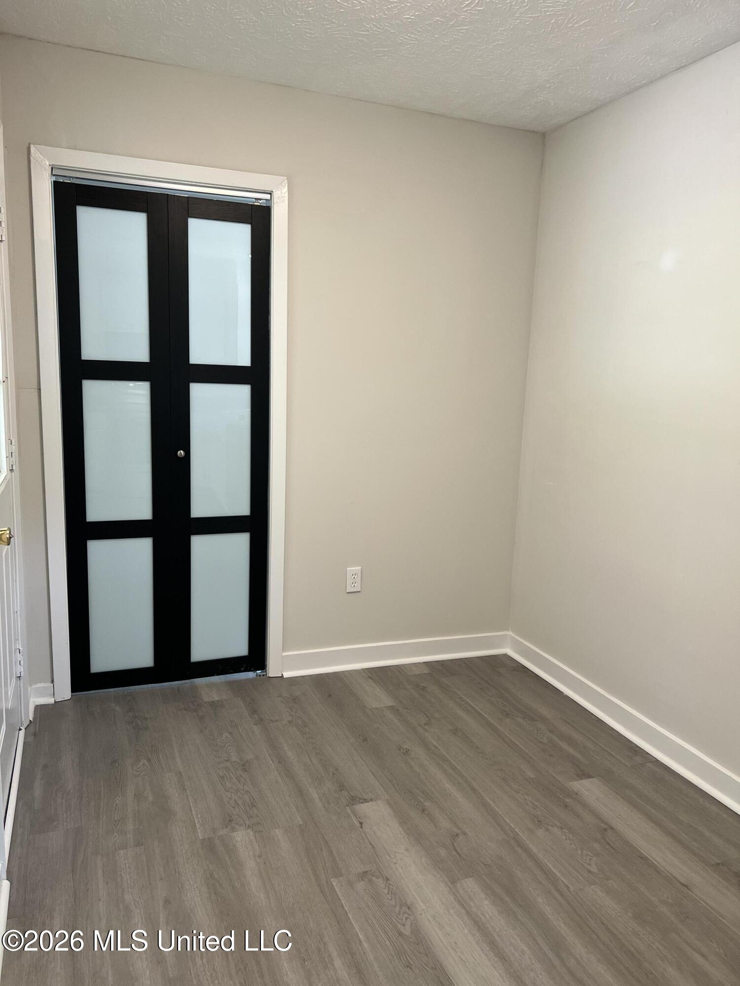 1846 Loring Road Property Photo 8