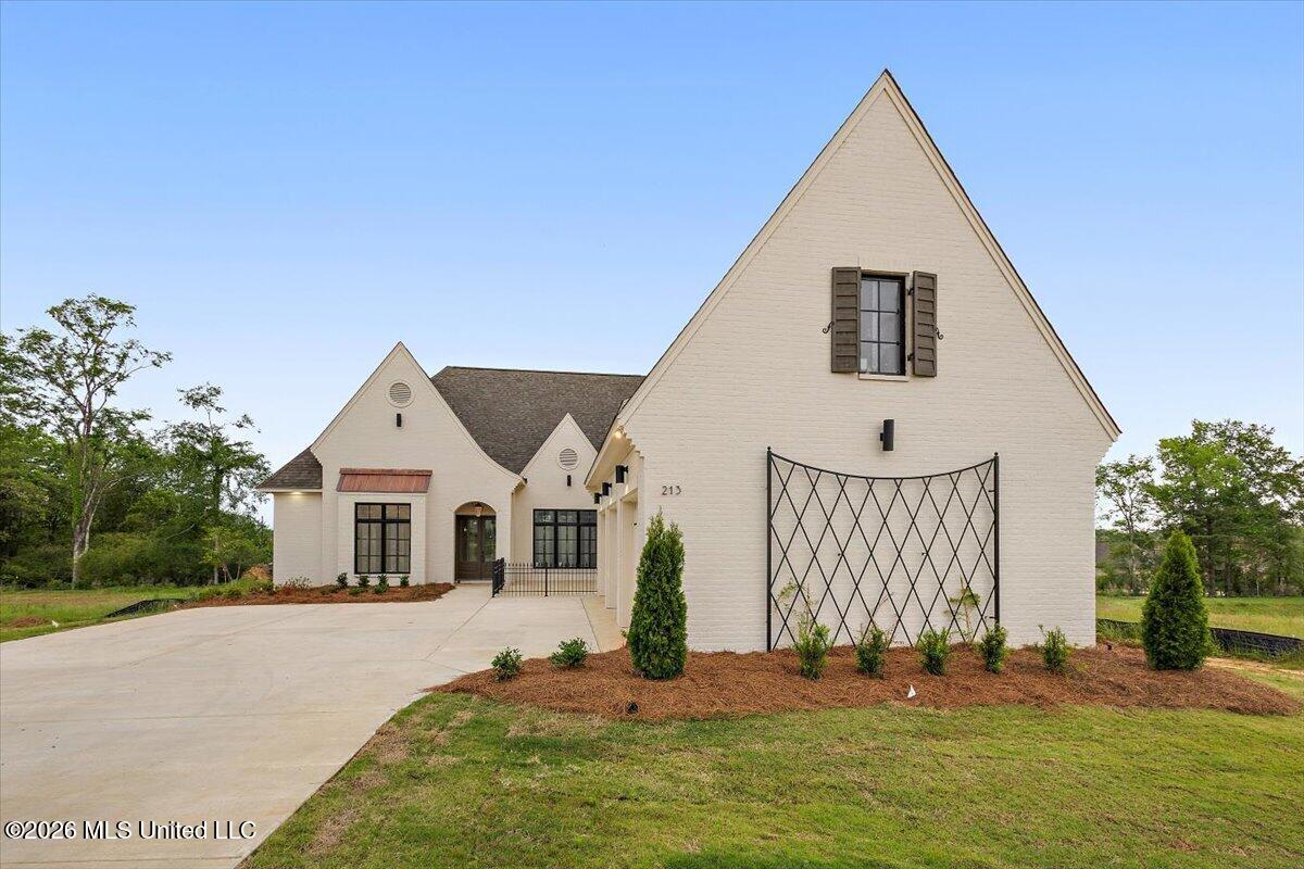 213 Welchshire Drive Property Photo 1