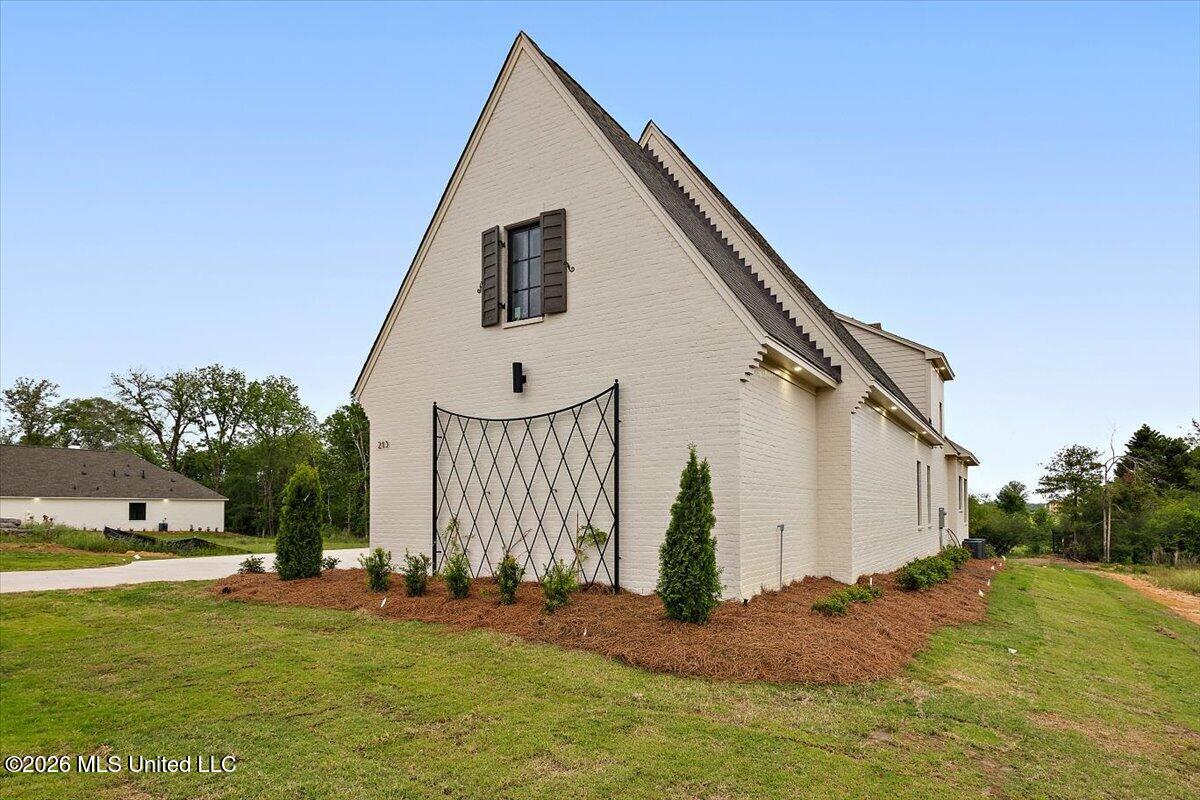 213 Welchshire Drive Property Photo 4