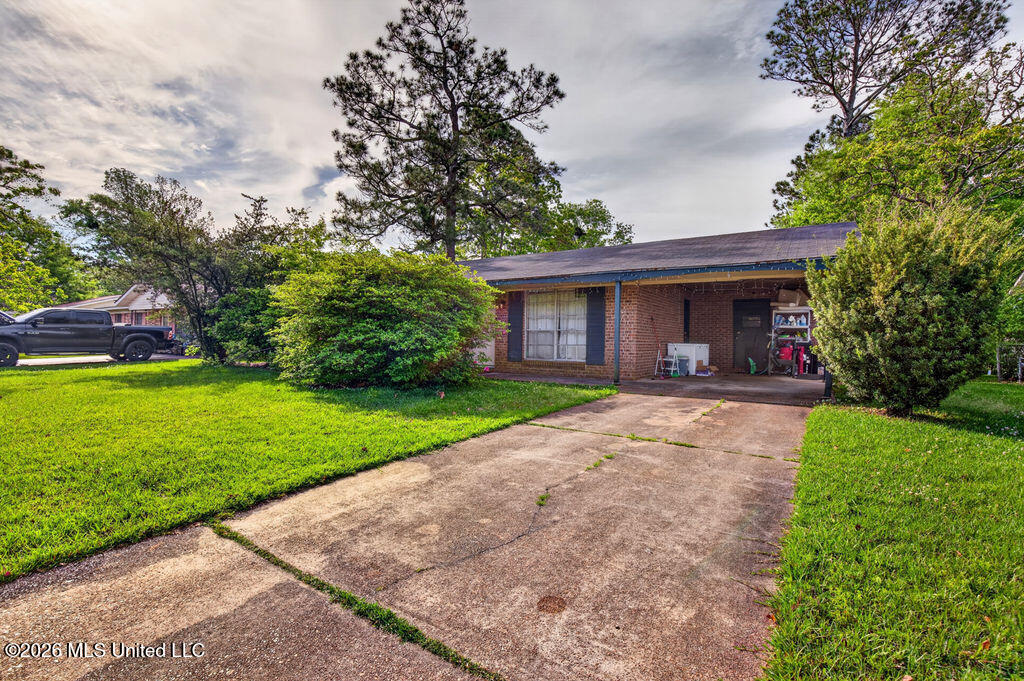 2702 E Angela Circle Property Photo 2