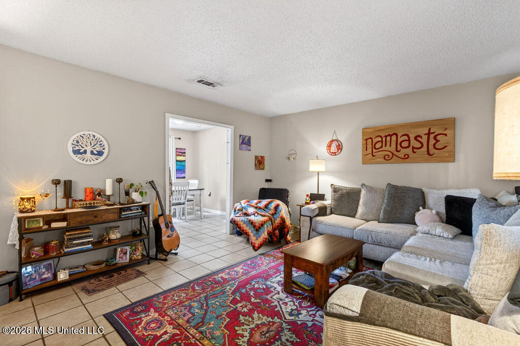 2702 E Angela Circle Property Photo 3