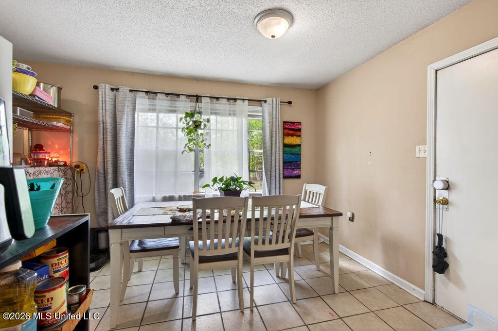 2702 E Angela Circle Property Photo 5