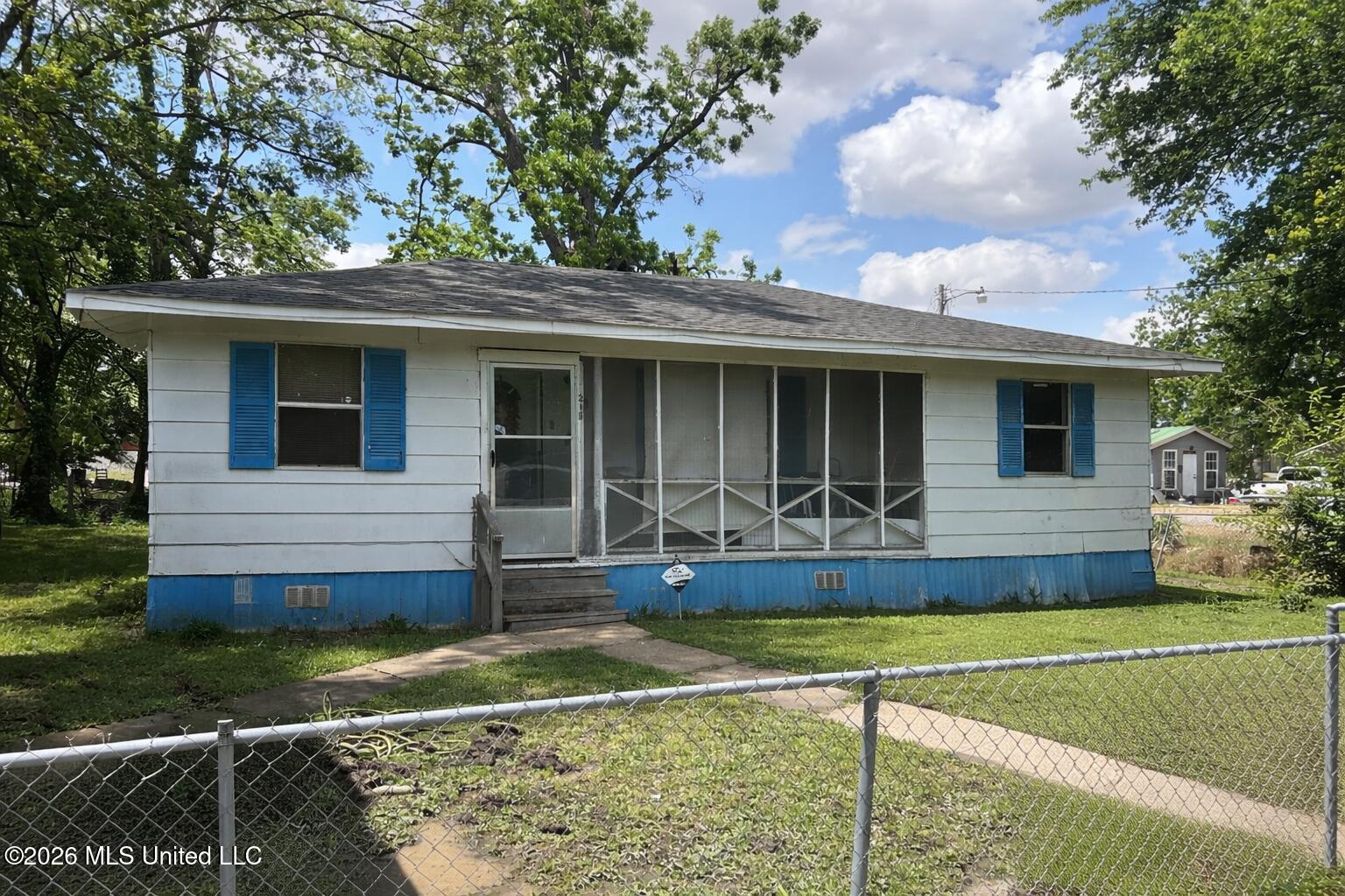 215 Brantley Street Property Photo 1