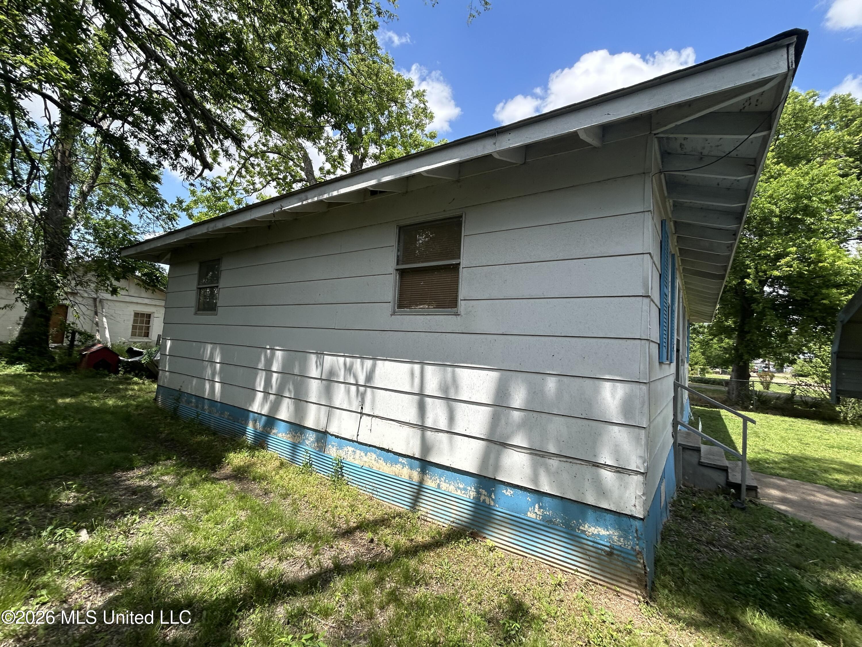 215 Brantley Street Property Photo 2