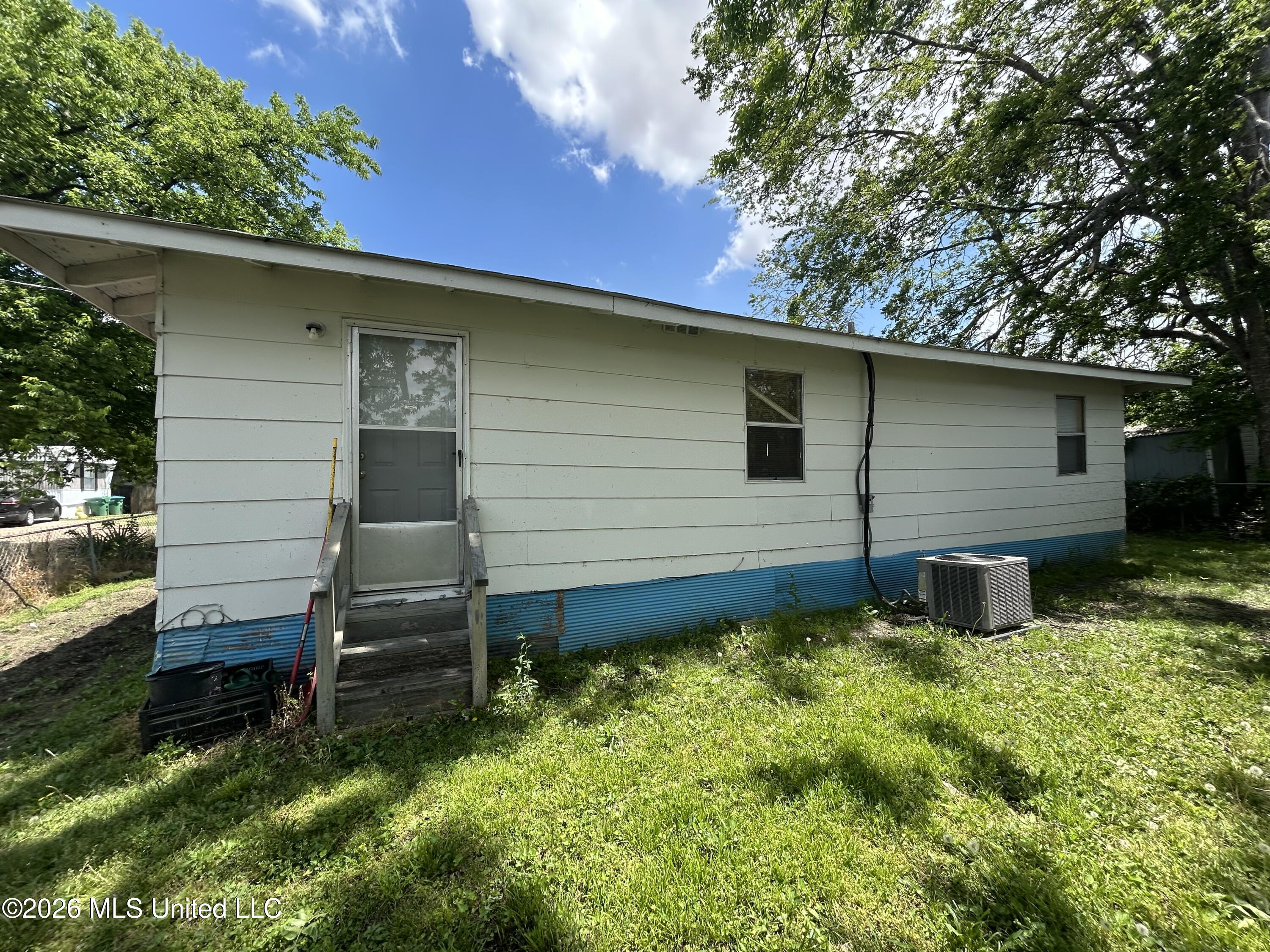 215 Brantley Street Property Photo 3