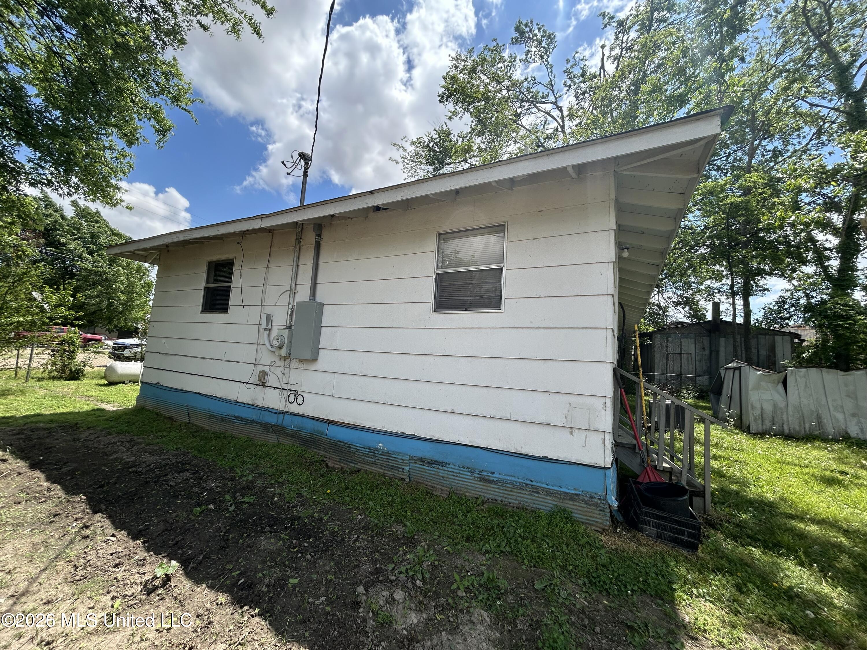 215 Brantley Street Property Photo 4