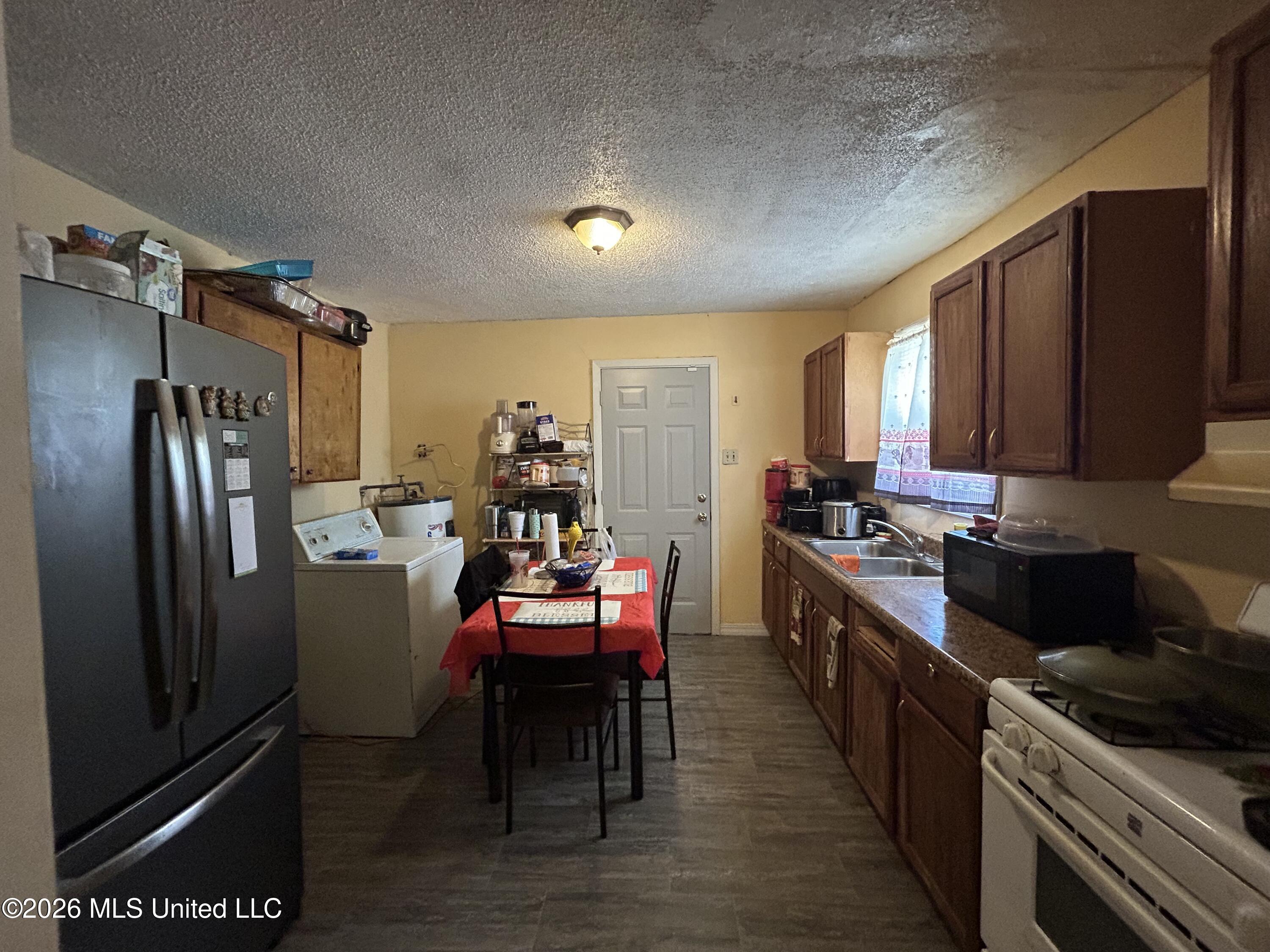 215 Brantley Street Property Photo 7