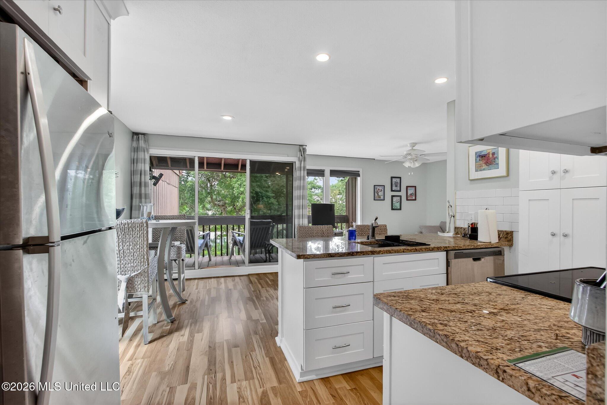 238 Lakeside Villa Property Photo 7