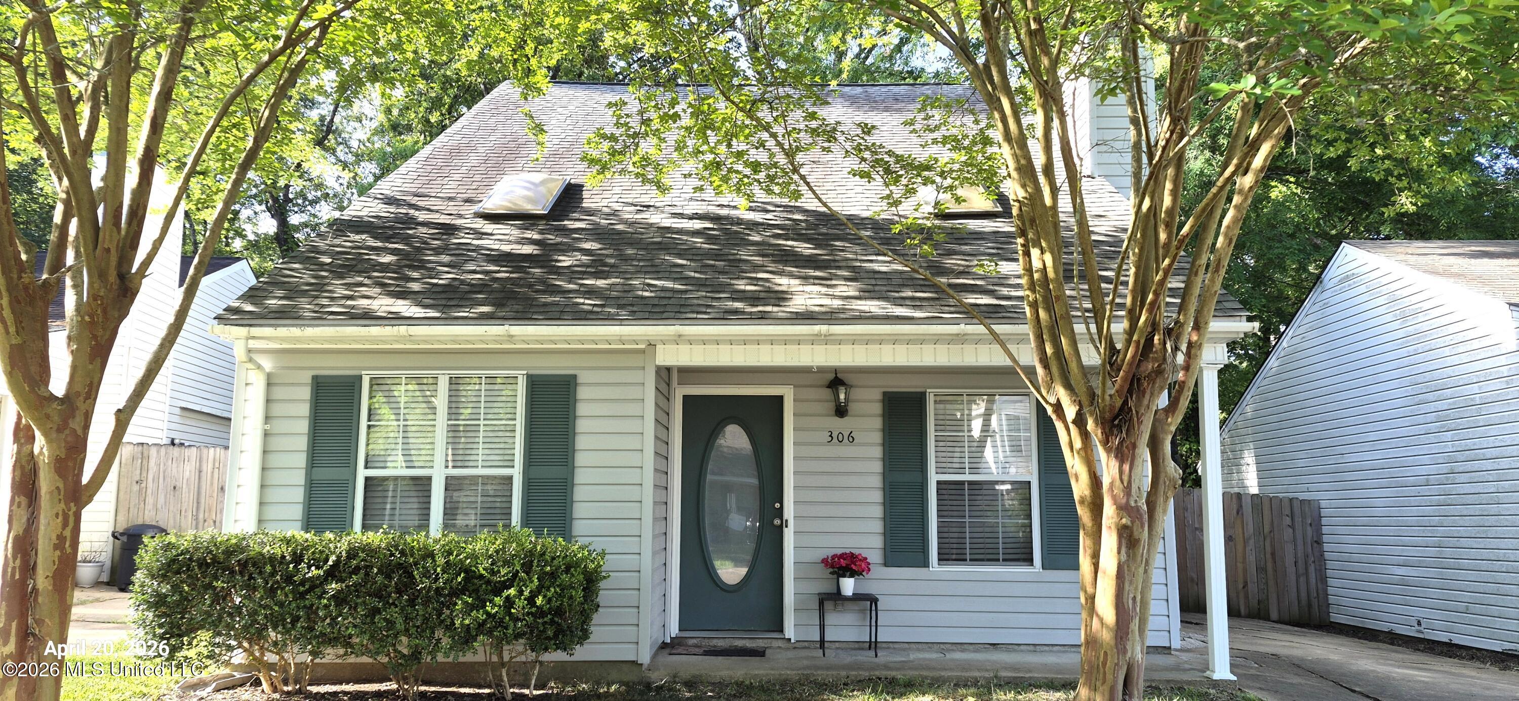 306 N Grove Circle Property Photo 1