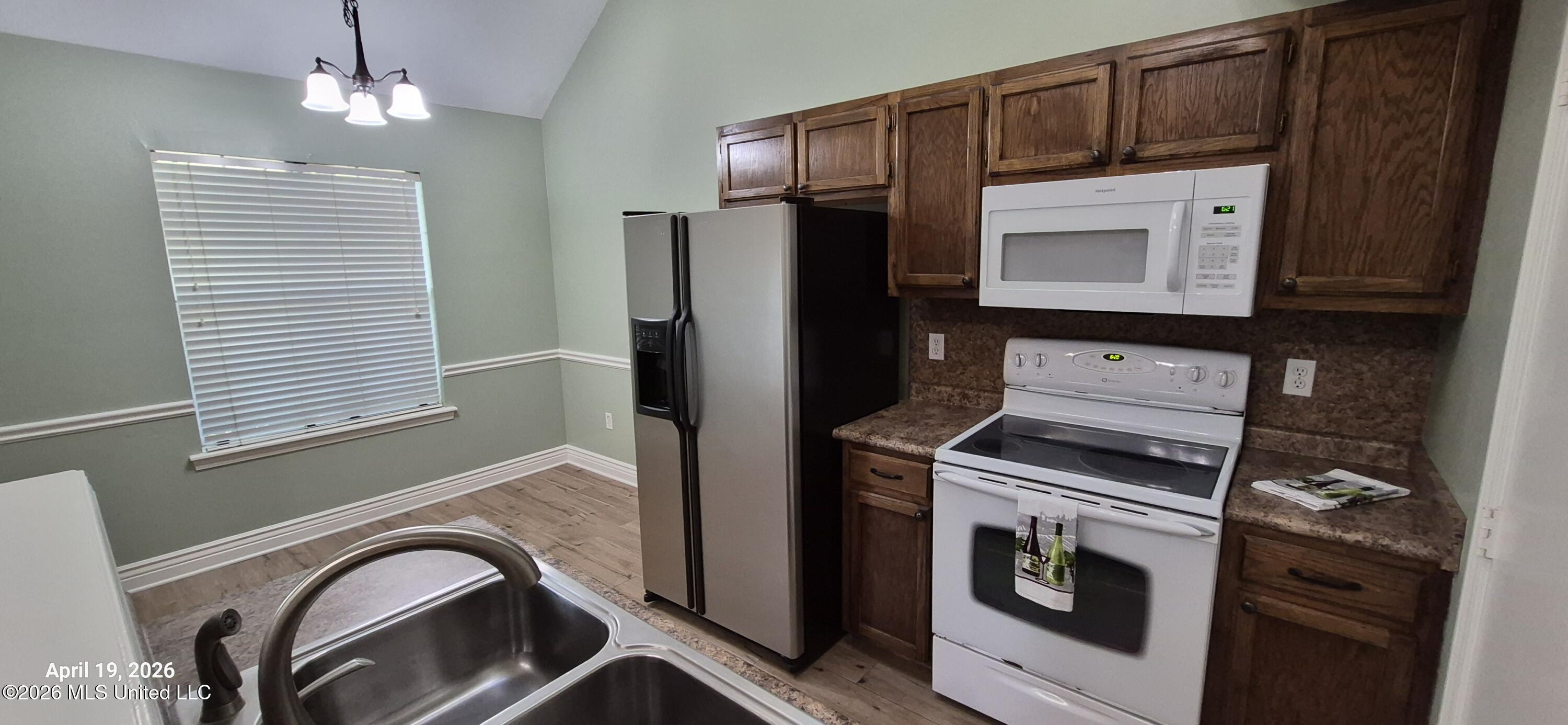306 N Grove Circle Property Photo 5