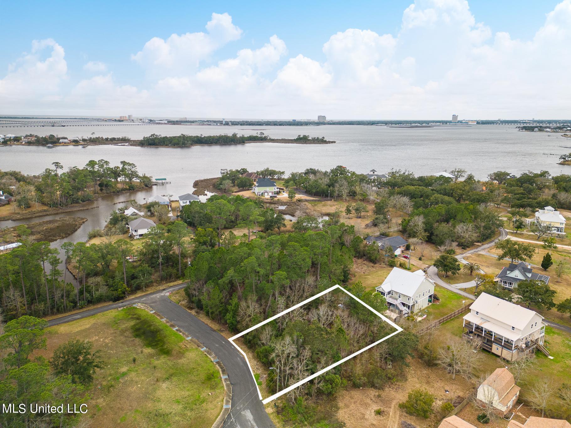 6205 Hermosa Drive Property Photo 2