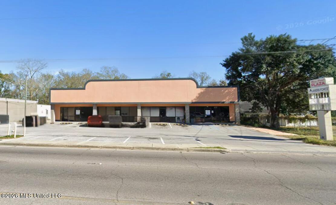4104 Main Street Property Photo 1