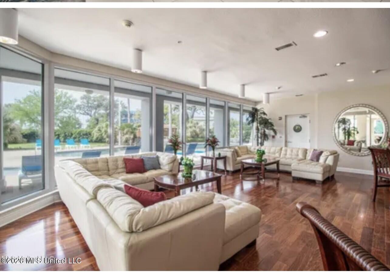 2668 Beach Boulevard Property Photo 44