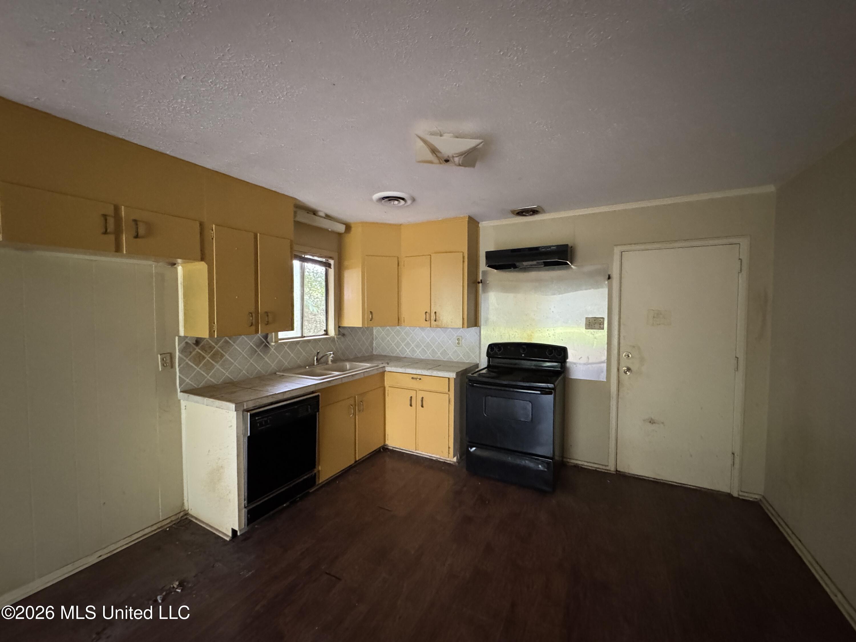 3236 Woodview Drive Property Photo 6