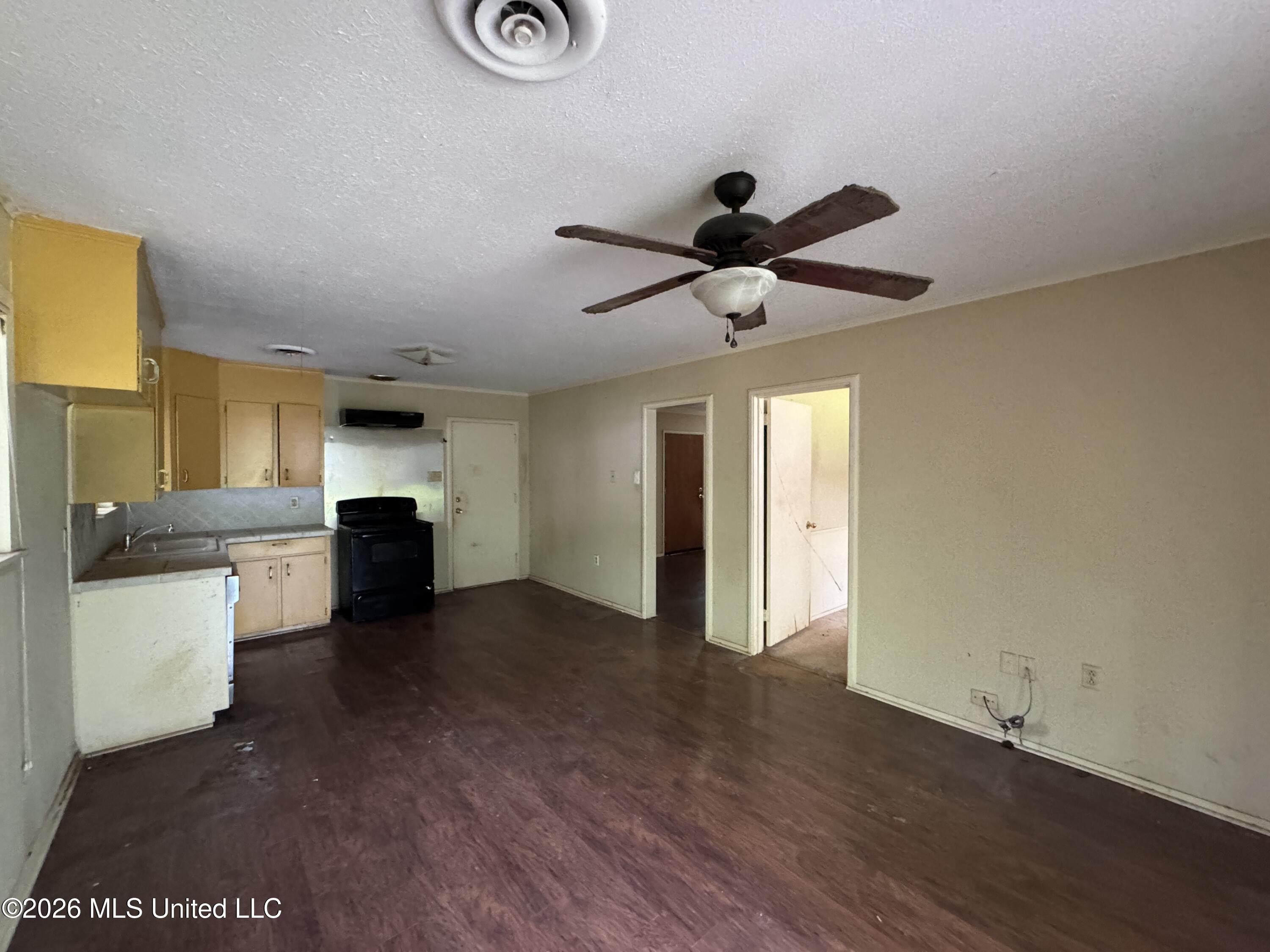 3236 Woodview Drive Property Photo 7